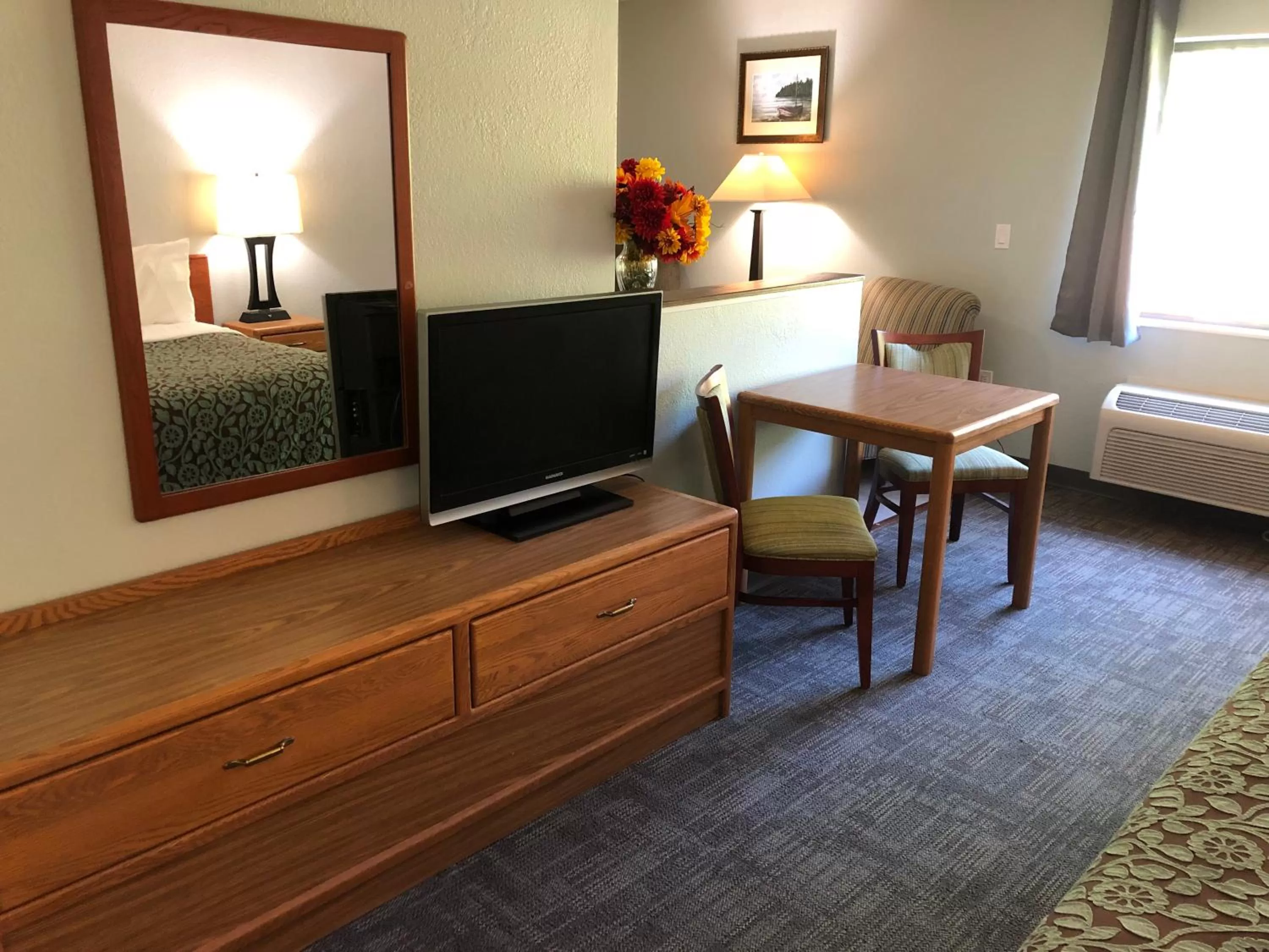 Bed in Days Inn by Wyndham Iron Mountain