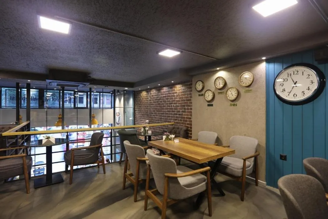 Restaurant/places to eat in Red Stone Hotel