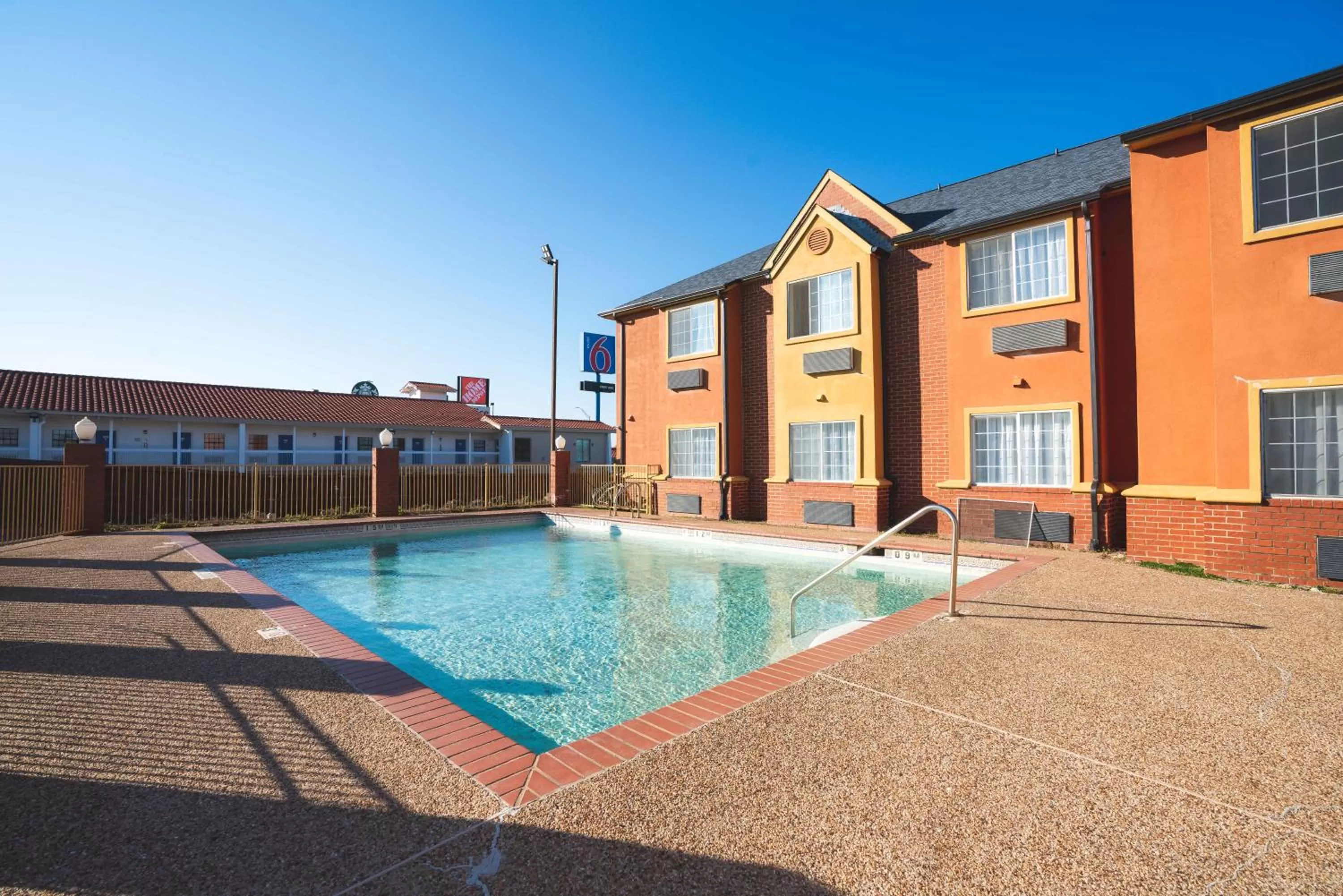 Swimming pool in Regency Inn & Suites DFW