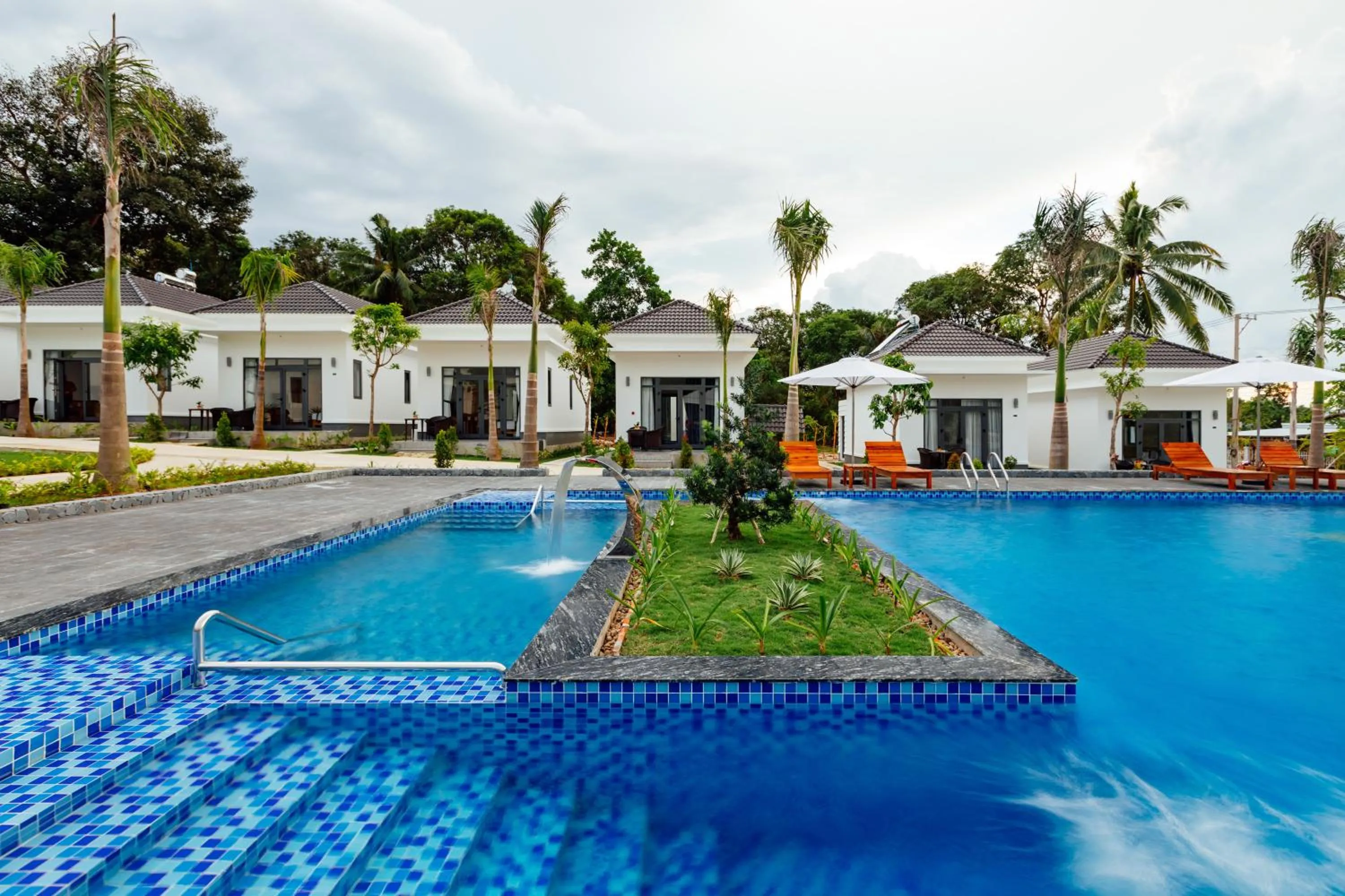 Swimming pool in Xuan Hien Resort - Sea Pearl Phu Quoc