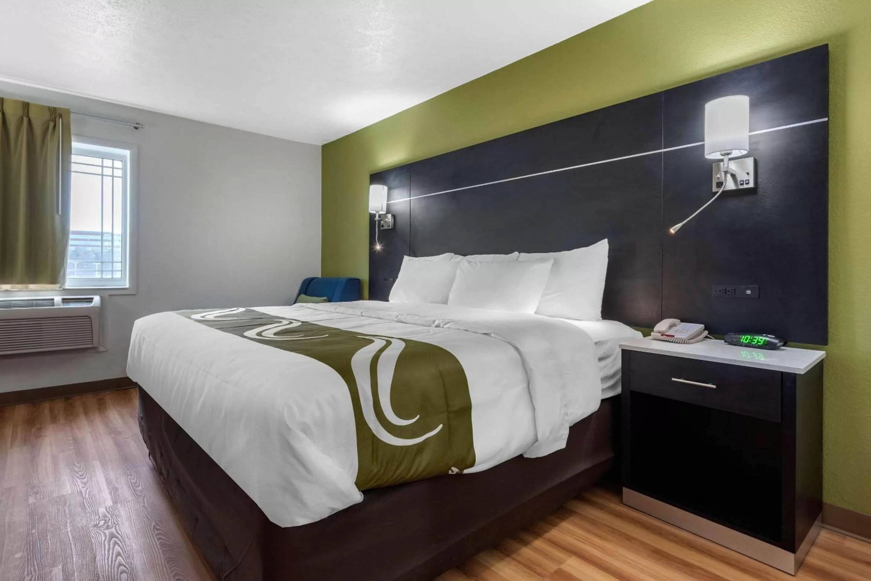 Photo of the whole room, Bed in Quality Inn