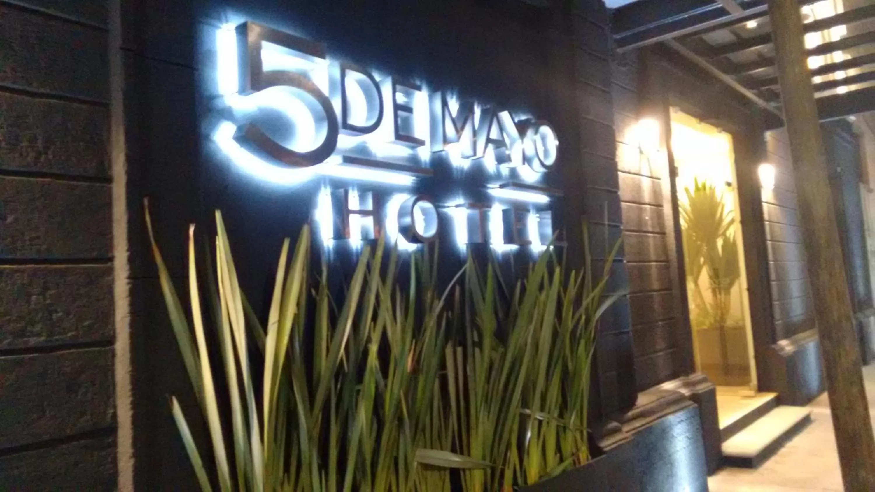 Property building in Hotel 5 de Mayo