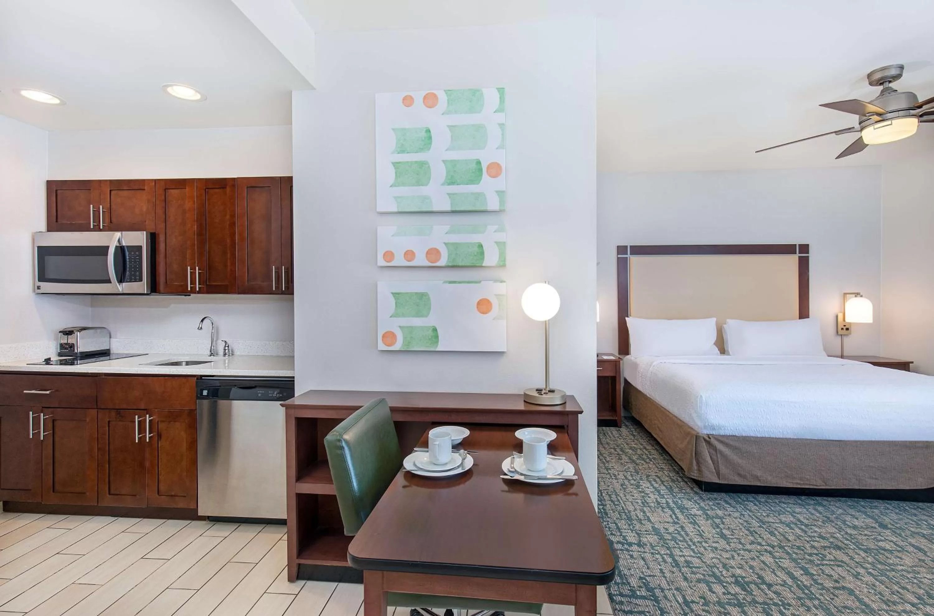 Kitchen or kitchenette, Bed in Homewood Suites by Hilton Atlanta Perimeter Center