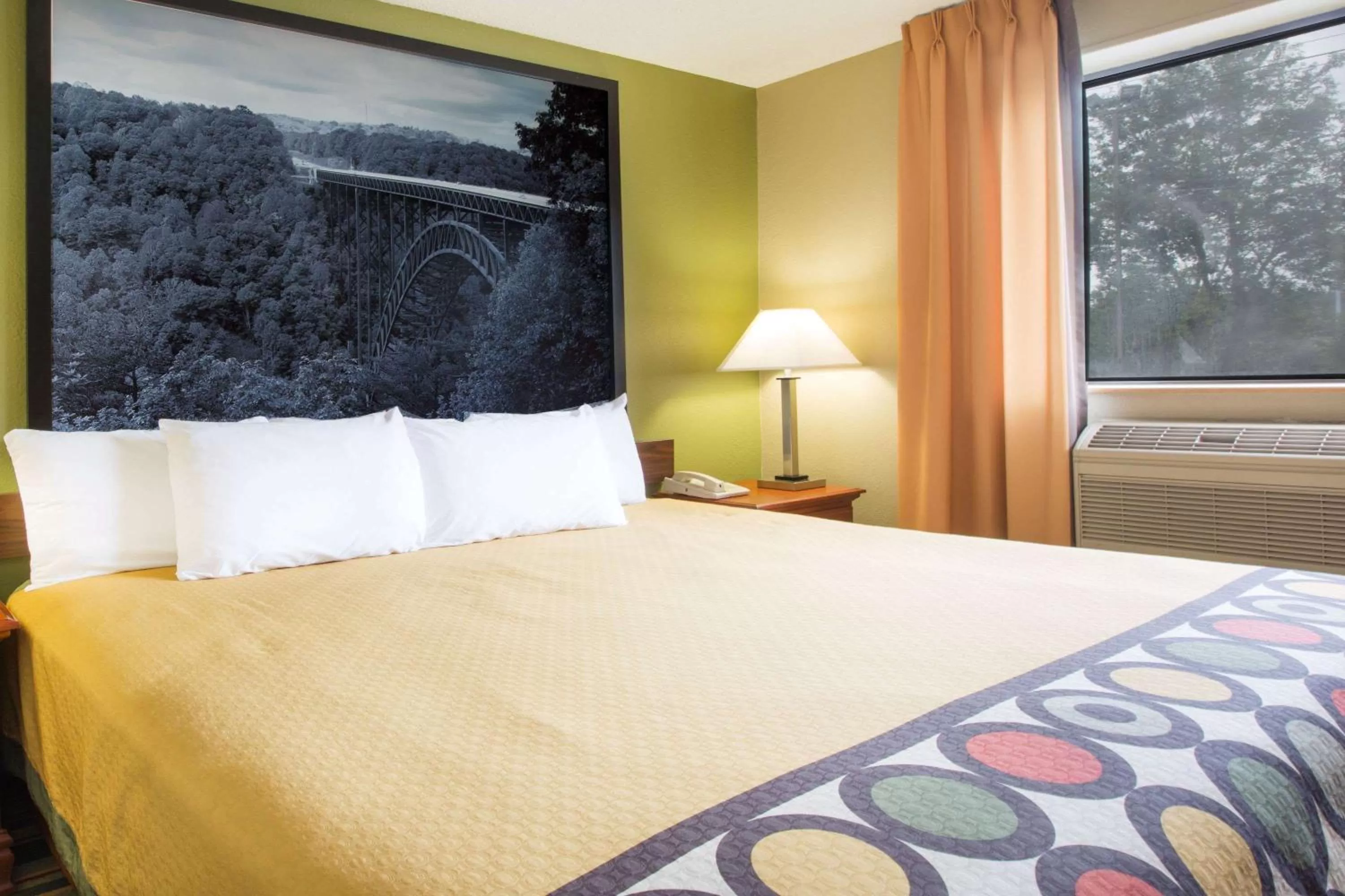 Photo of the whole room in Super 8 by Wyndham Beckley