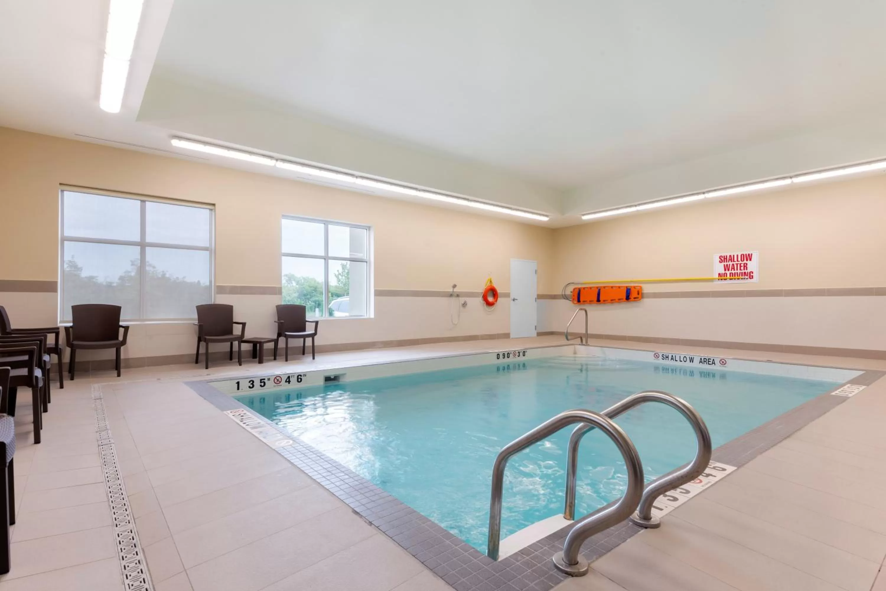 Swimming pool in Comfort Inn & Suites