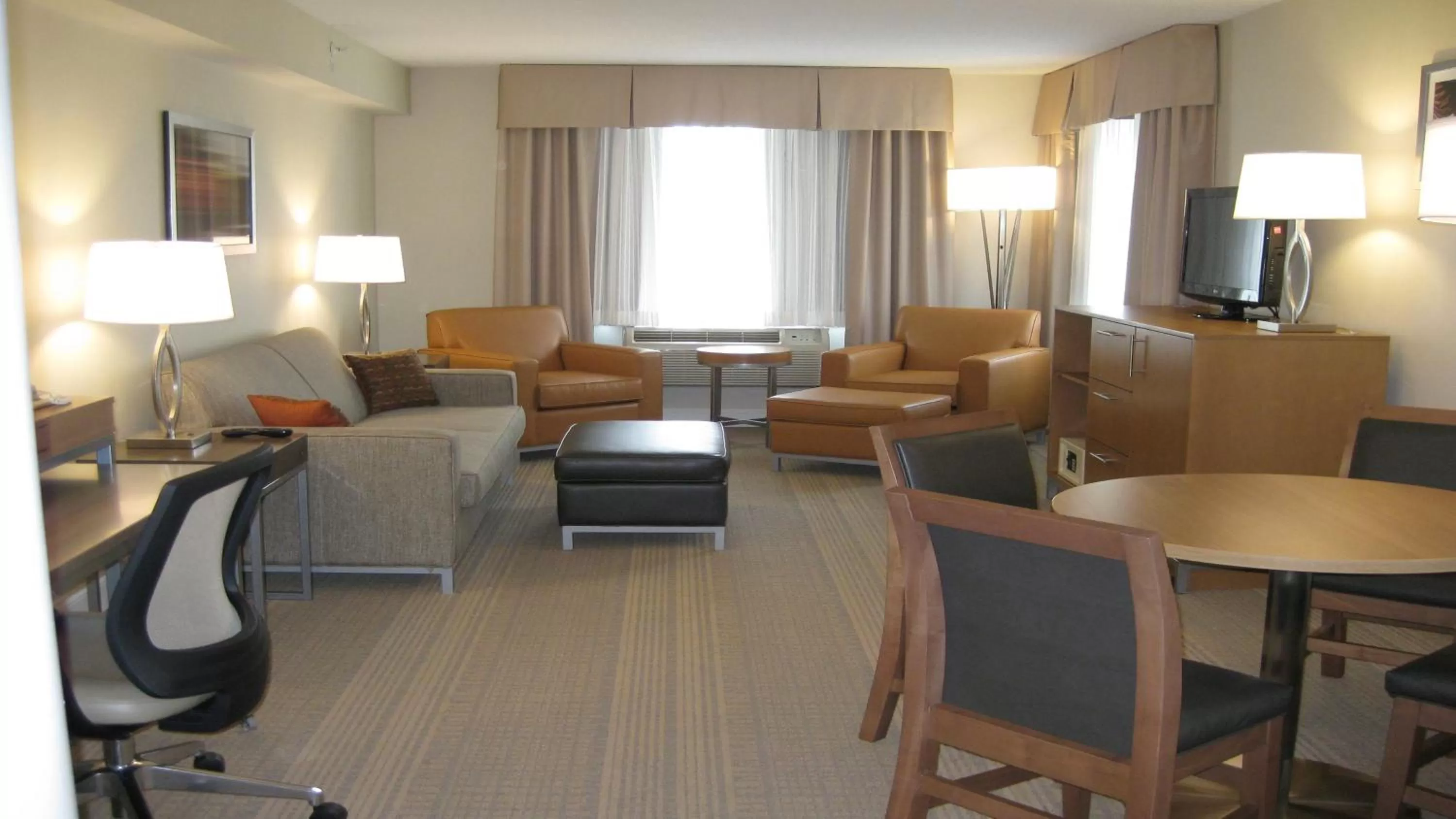 Day in Holiday Inn Saratoga Springs by IHG