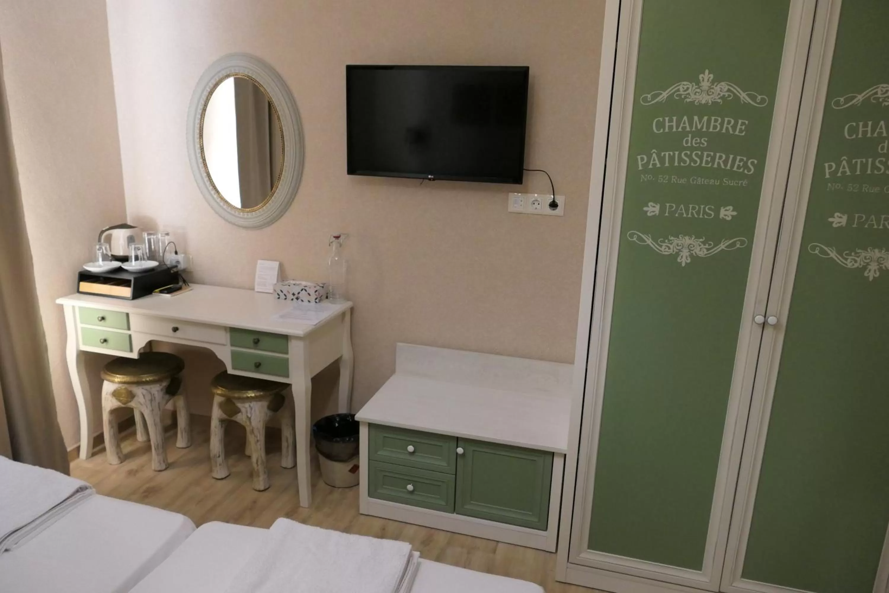 TV and multimedia, Bed in Hotel MEDITERRANEO