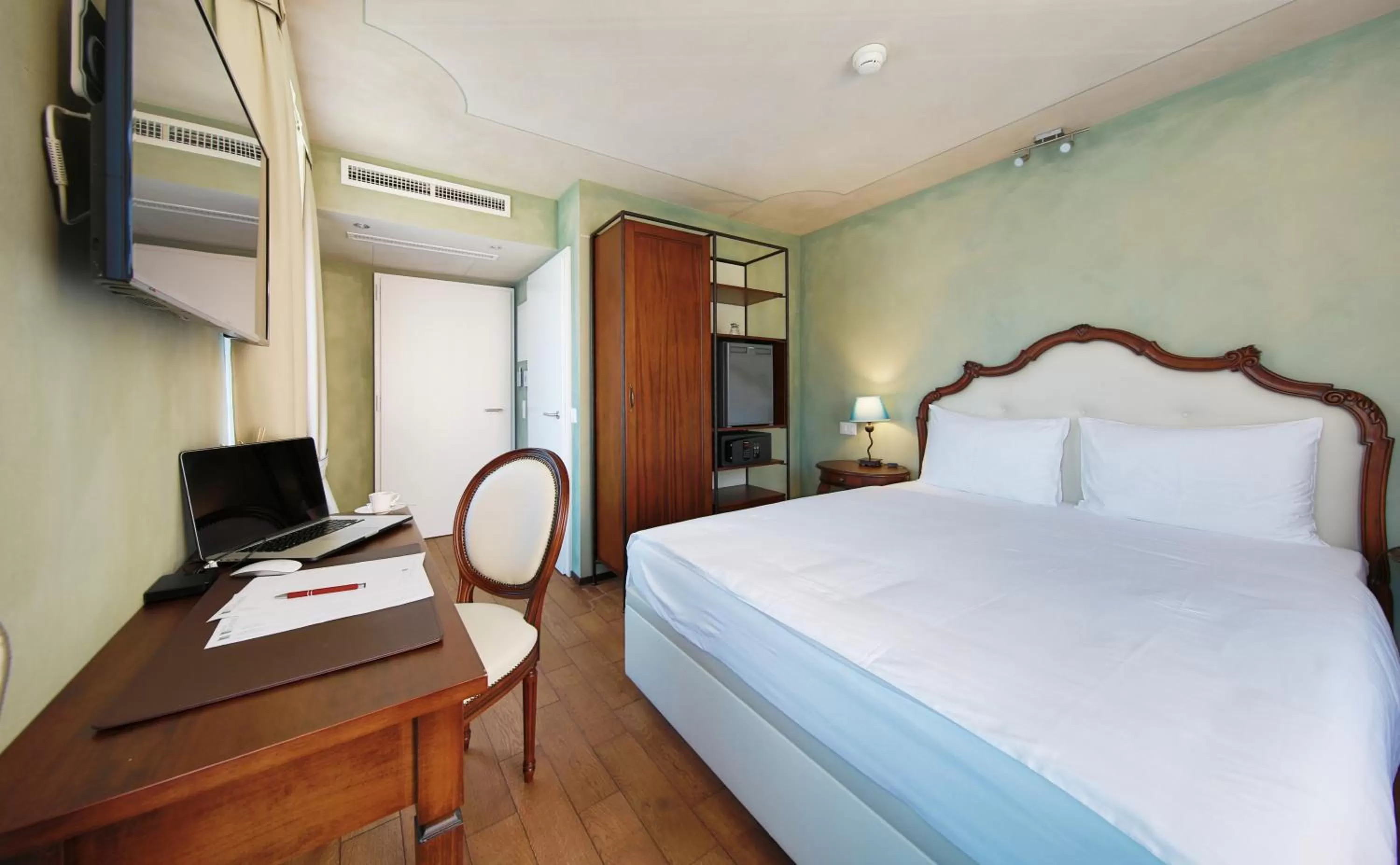 Photo of the whole room, Bed in Boutique & Business Hotel La Tureta