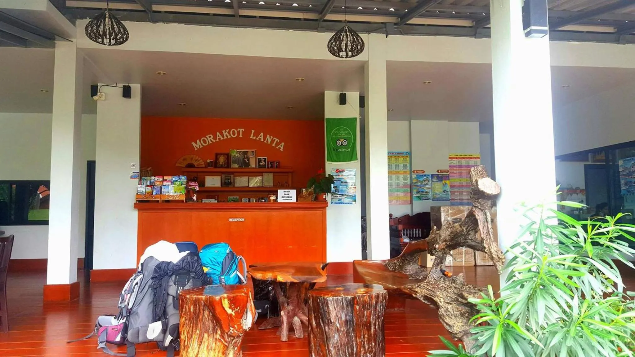 Communal lounge/ TV room in Morakot Lanta Resort