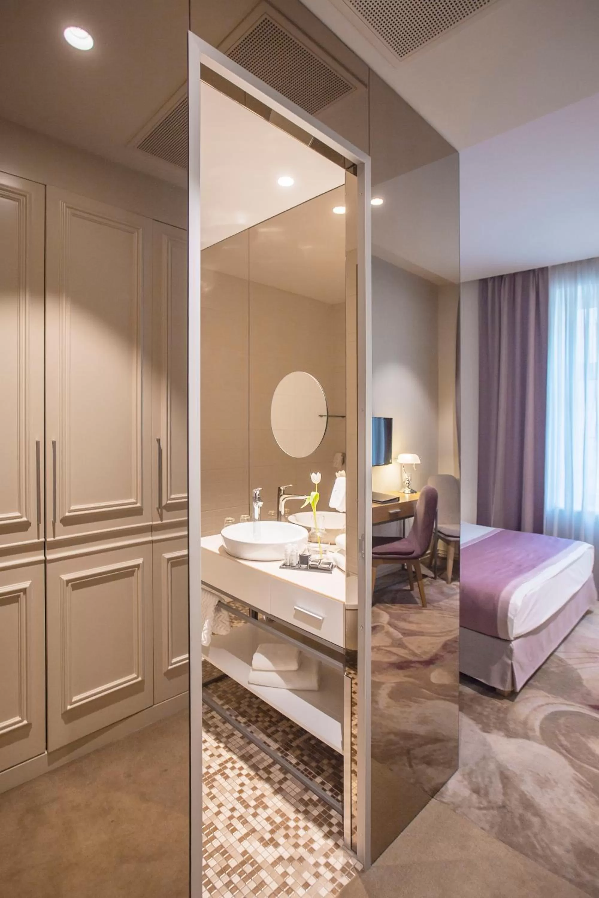 Bathroom, Bed in Jump INN Hotel Belgrade