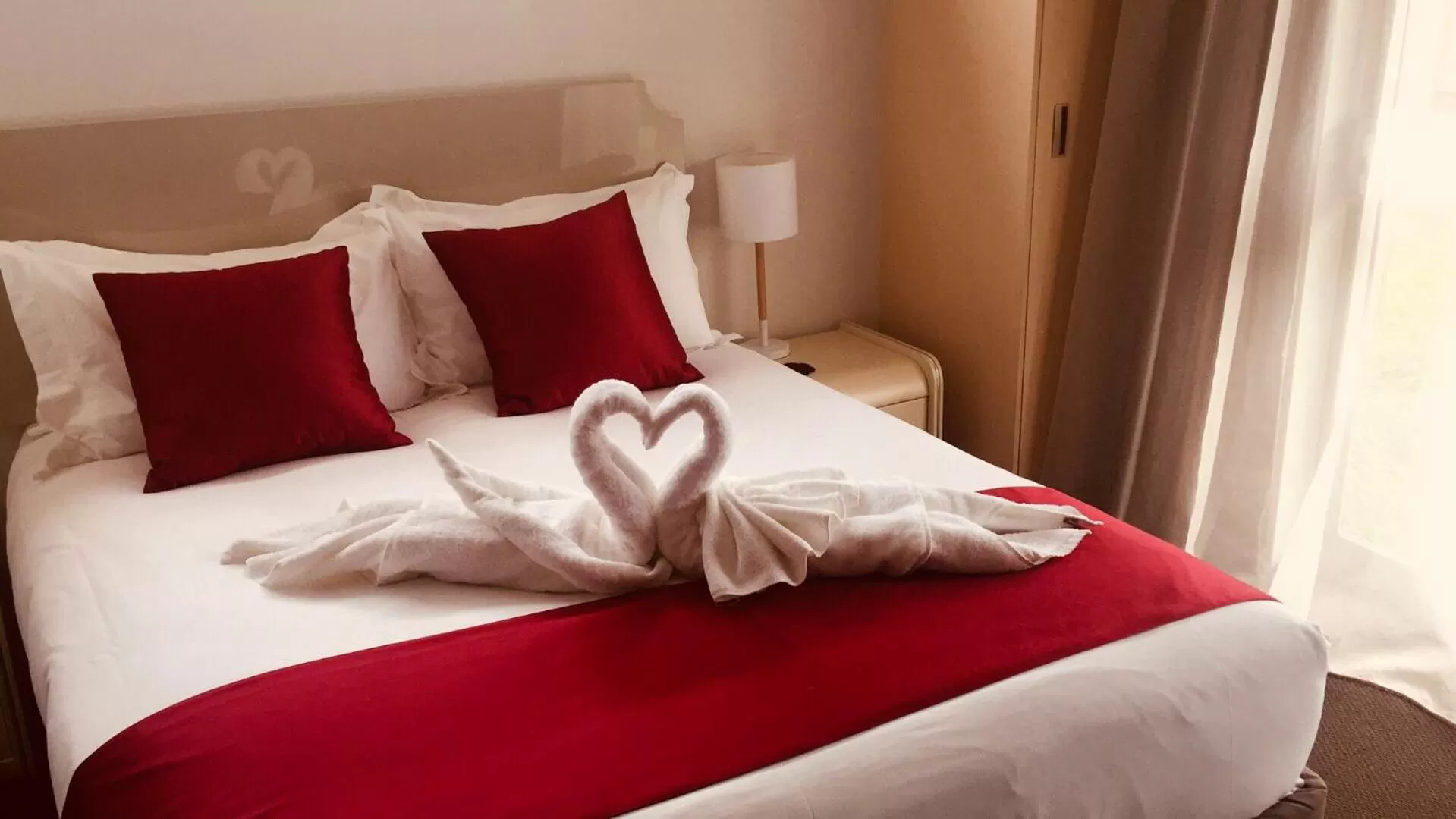 Bed in Bealey Plaza Motel