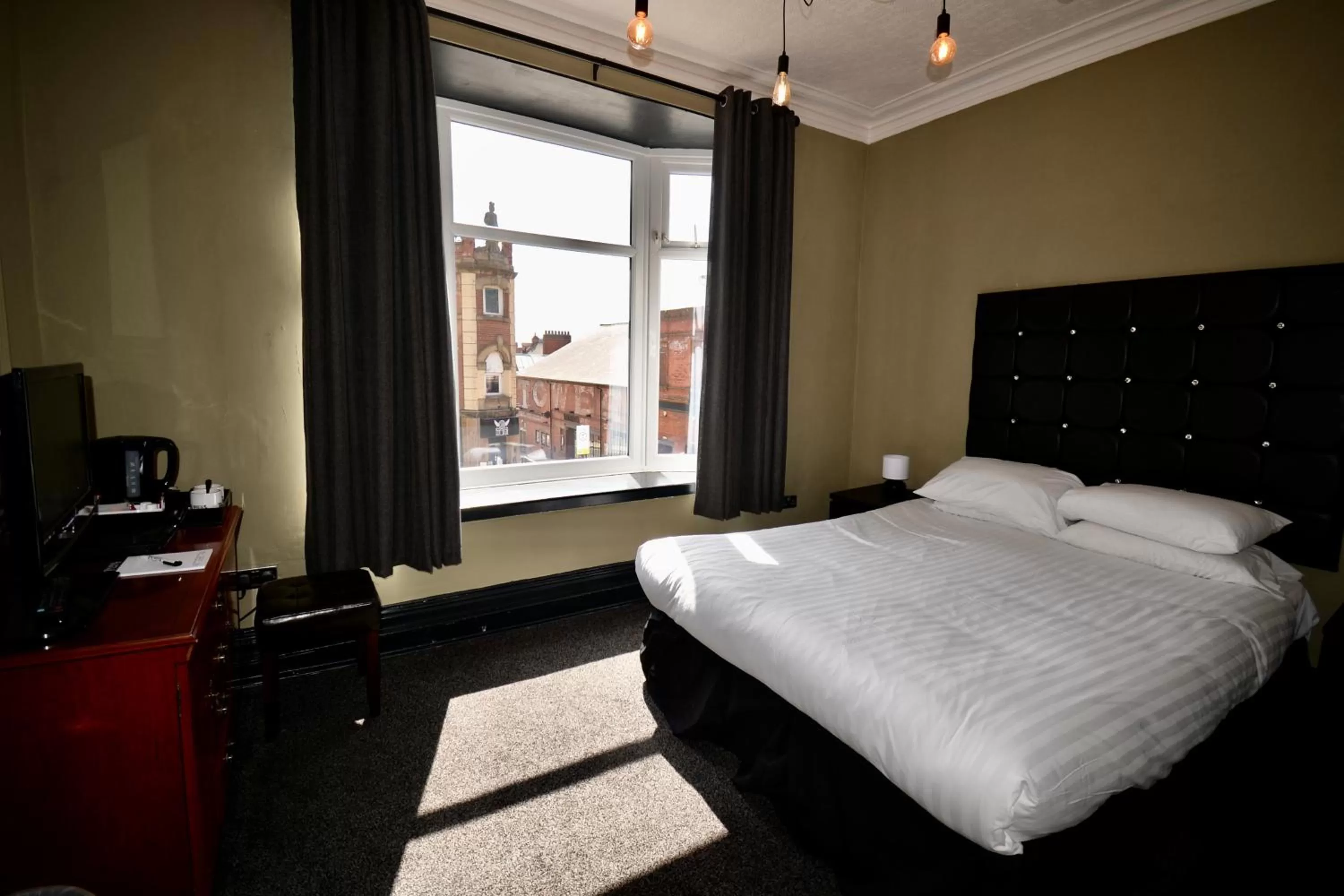 City view, Bed in The Wrens