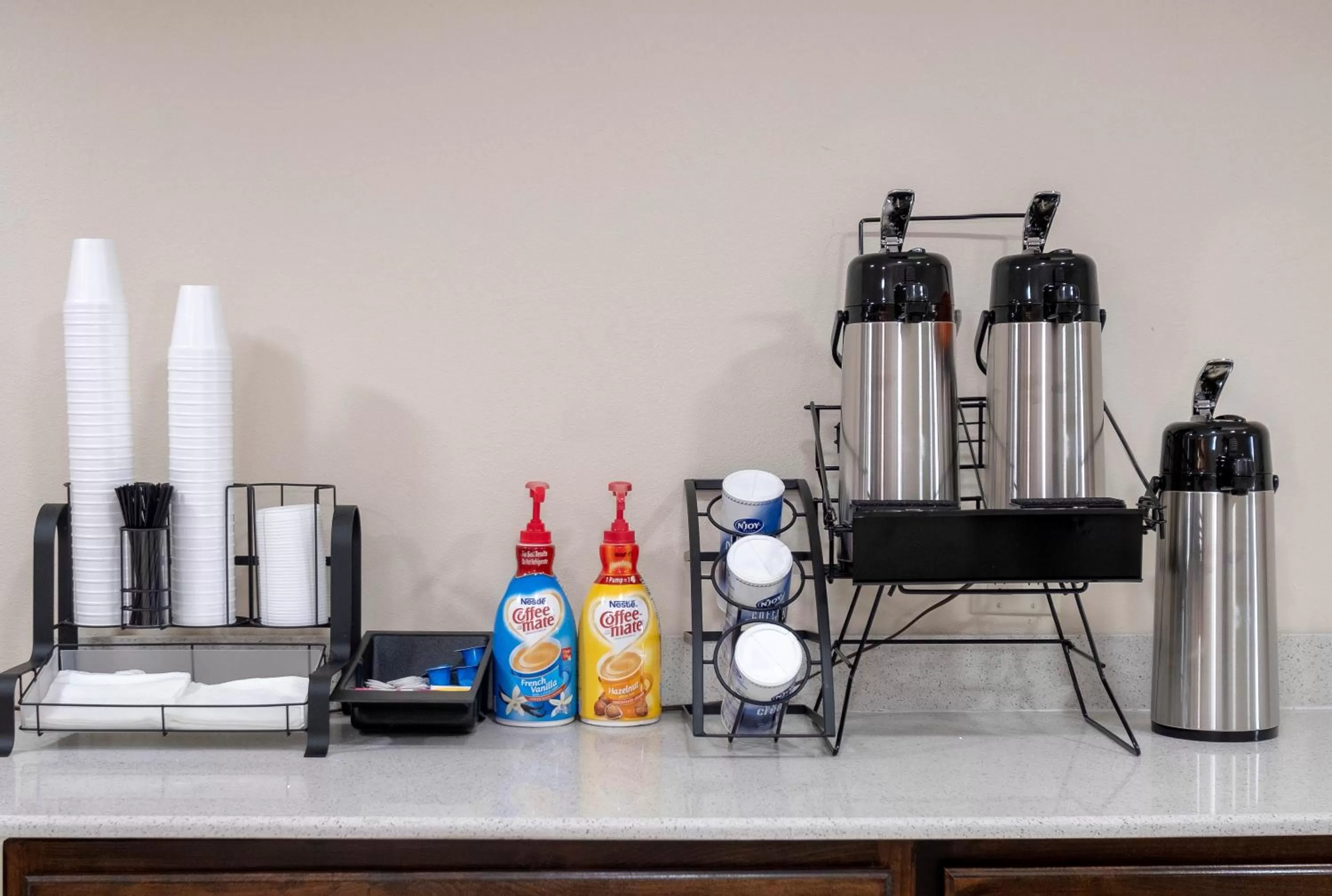 Coffee/tea facilities in Red Roof Inn Fort Smith Downtown