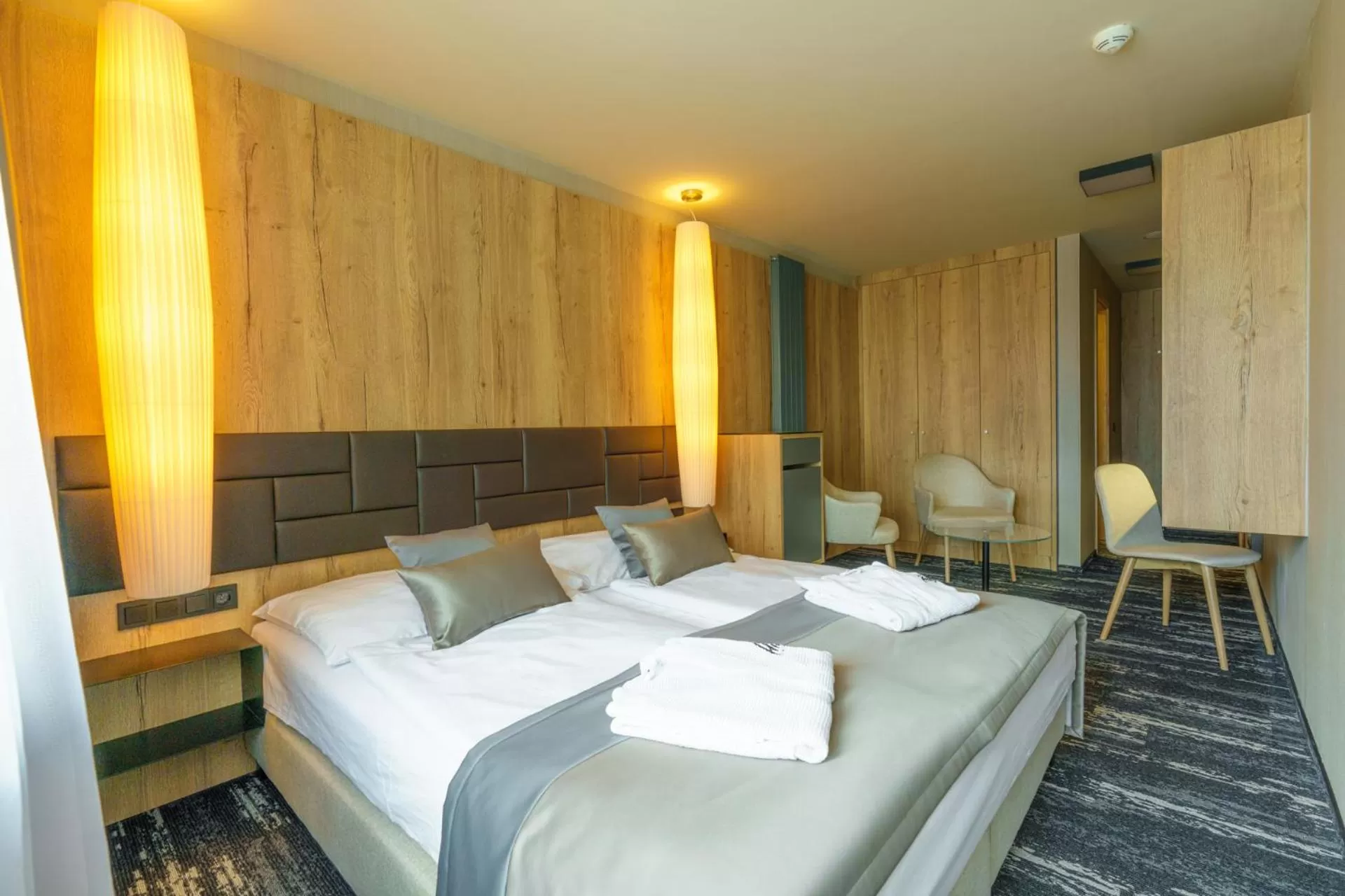 Bedroom, Bed in Hotel Hills