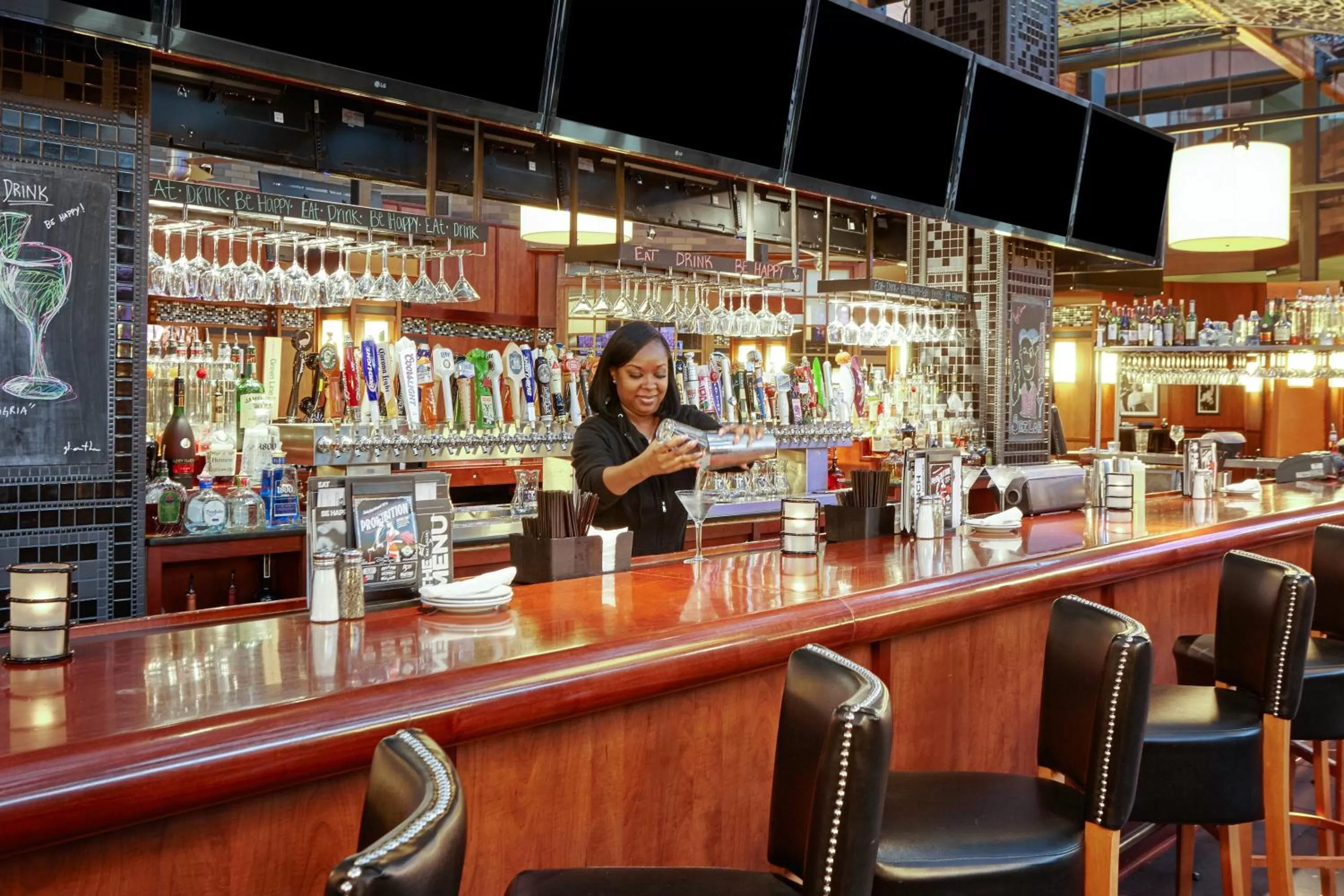 Lounge or bar in Holiday Inn Chicago Matteson Conference Center by IHG