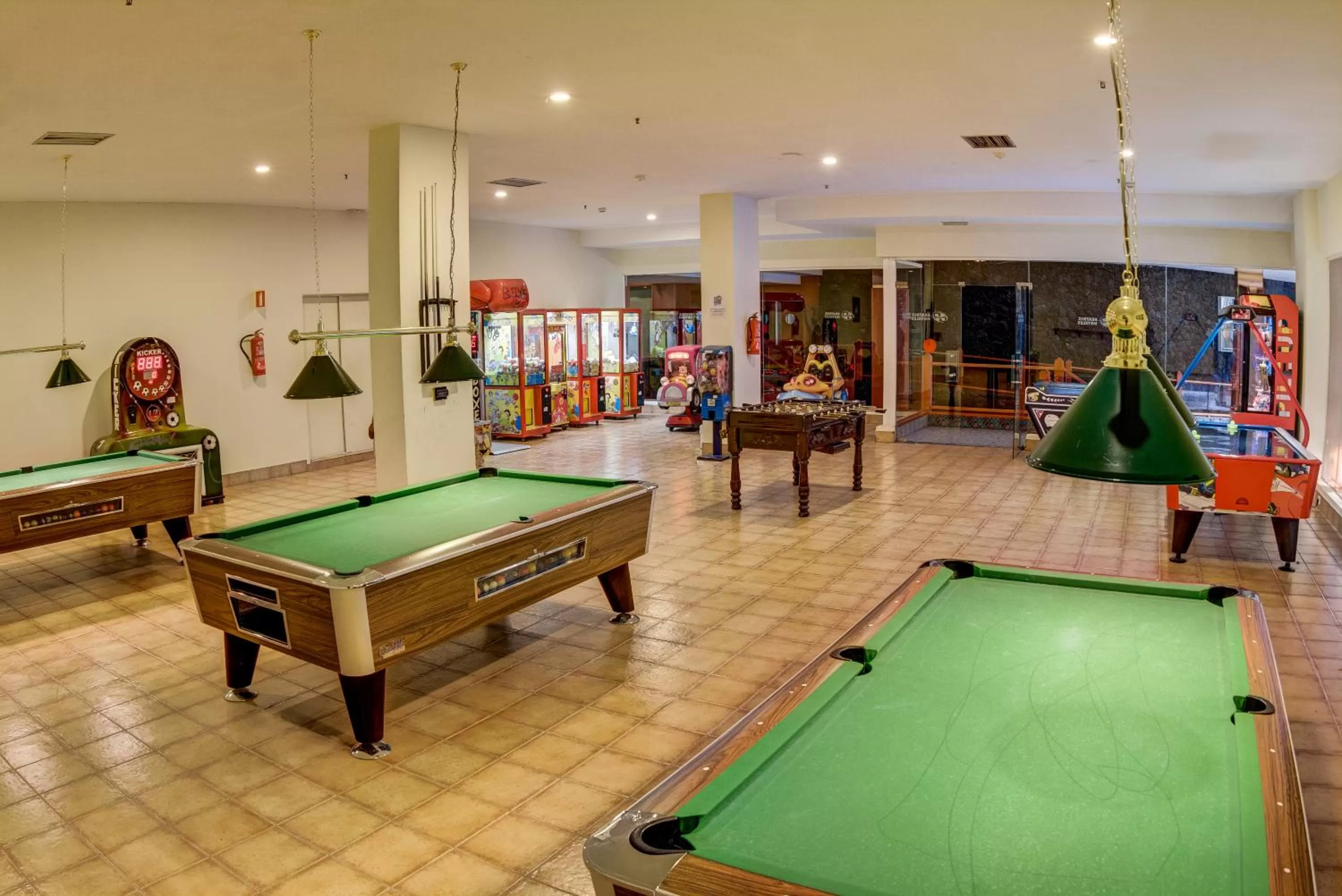 Billiard in Hotel Beatriz Playa & Spa