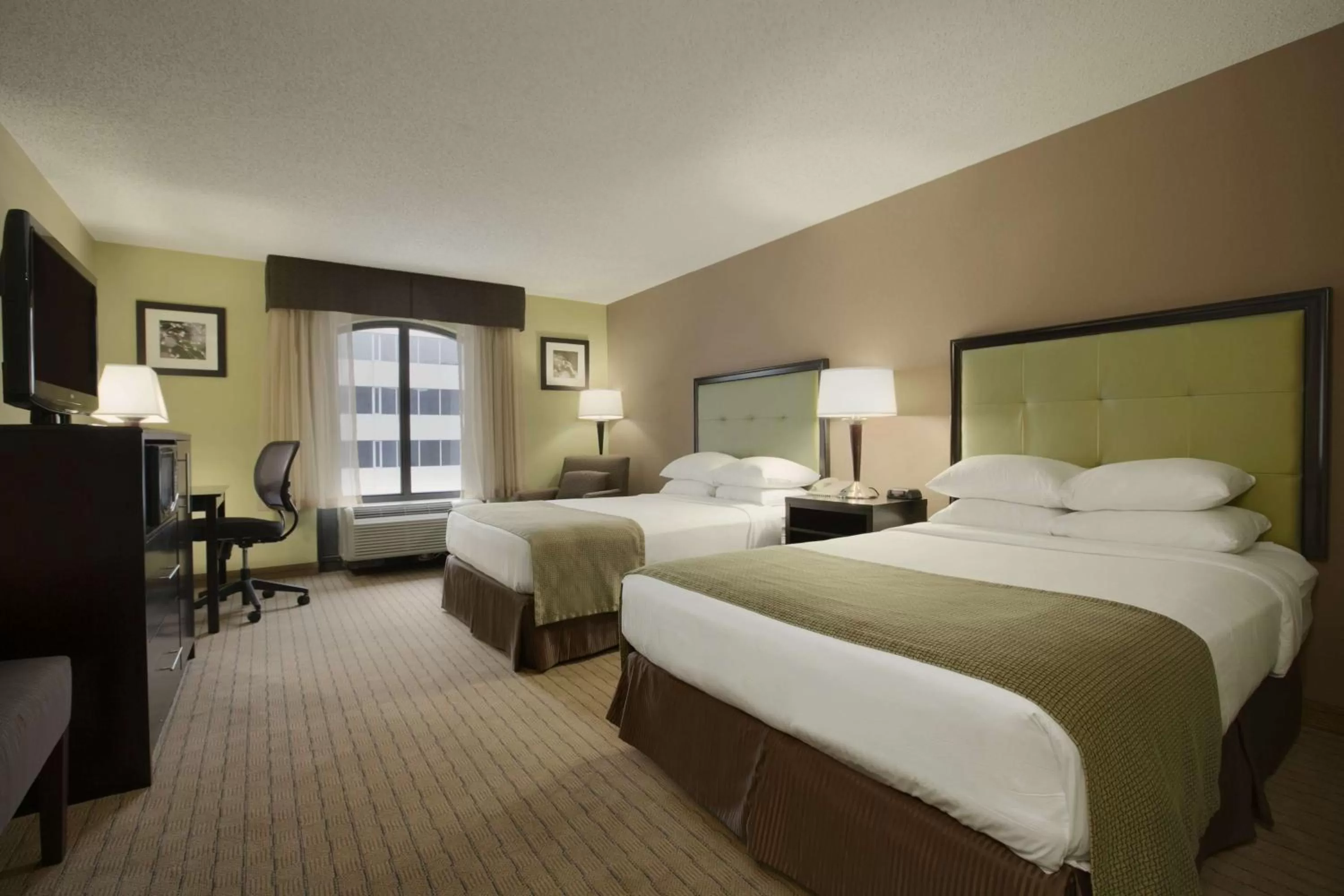 Photo of the whole room, Bed in Days Inn by Wyndham Baltimore Inner Harbor