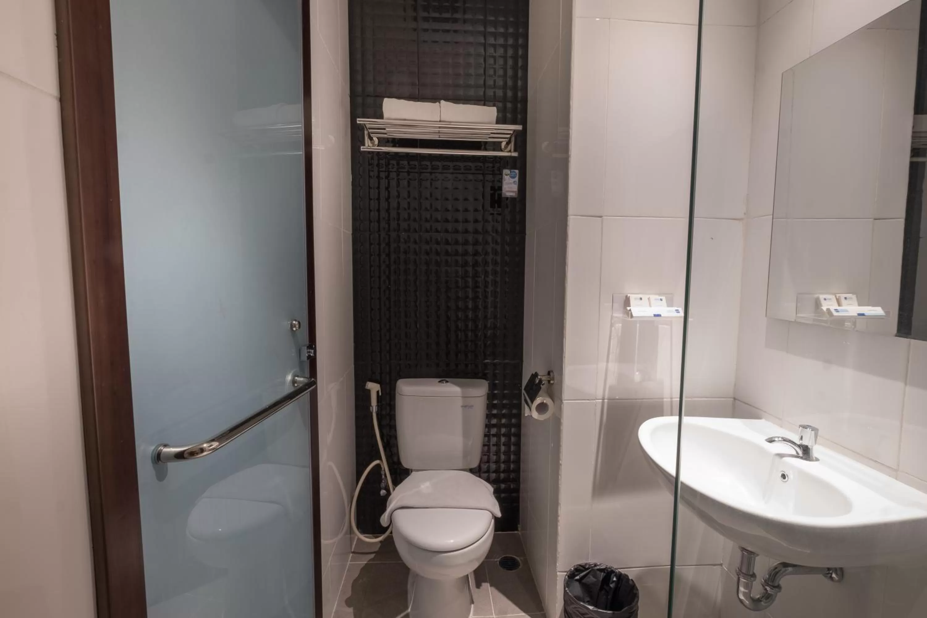 Bathroom in Hotel 88 ITC Fatmawati Jakarta By WH