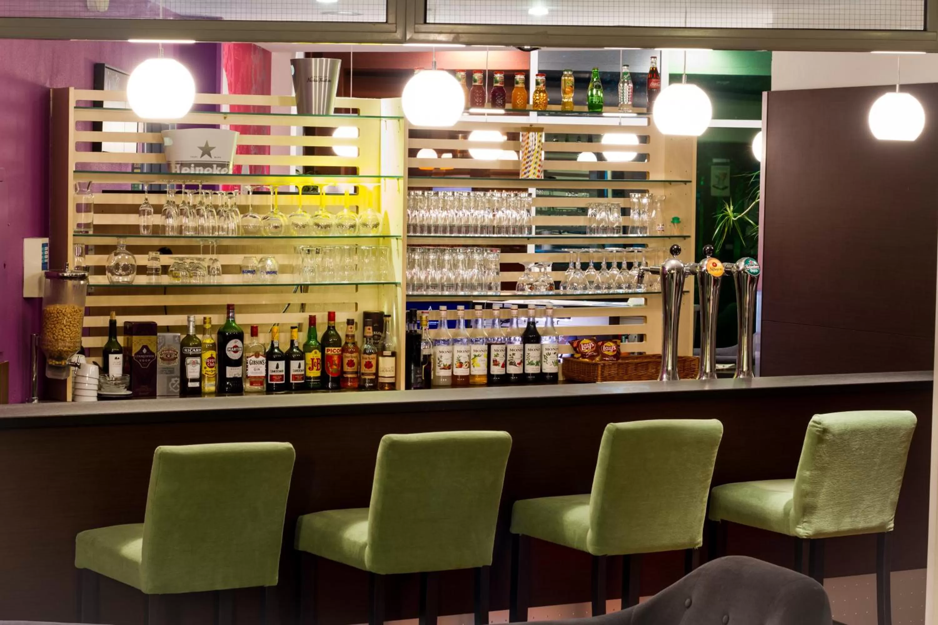 Lounge or bar in ibis Styles Bethune Bruay la Buissière