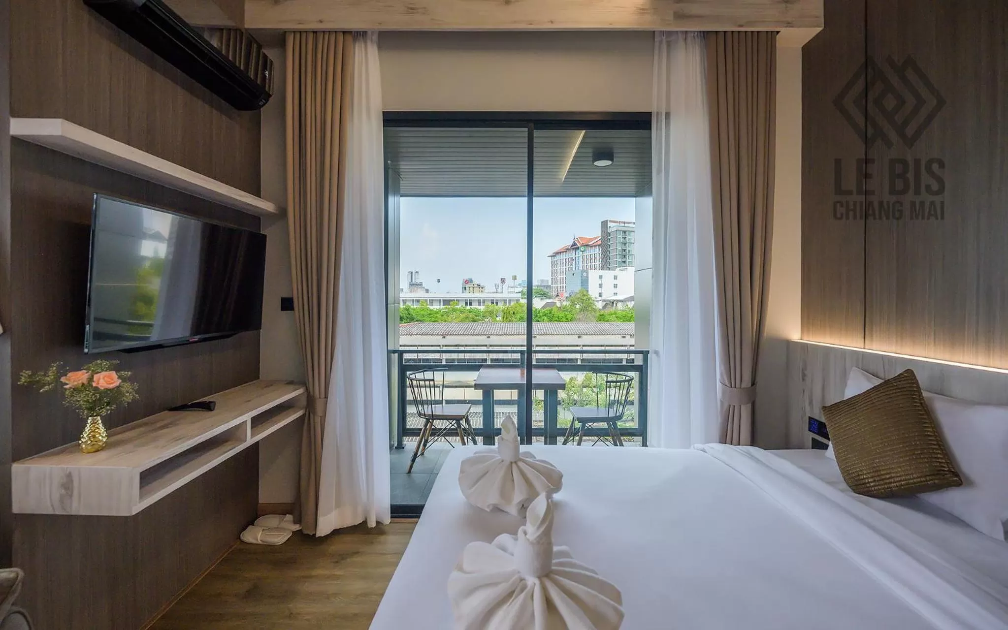 City view, Bed in Le Bis Hotel