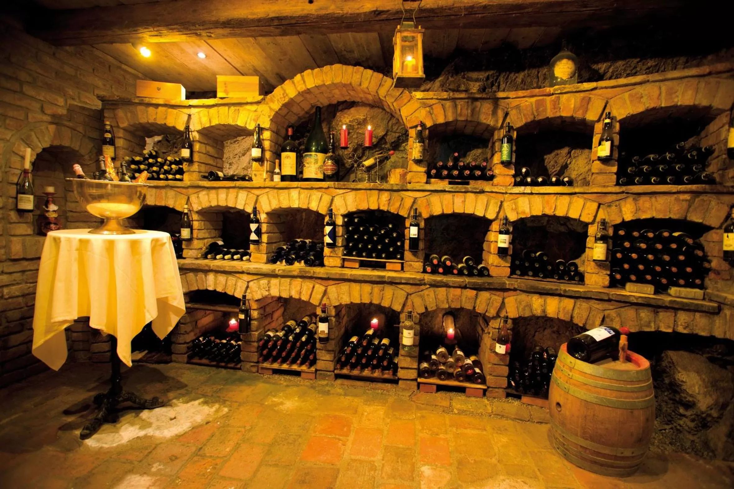 Restaurant/places to eat in Mountains Hotel