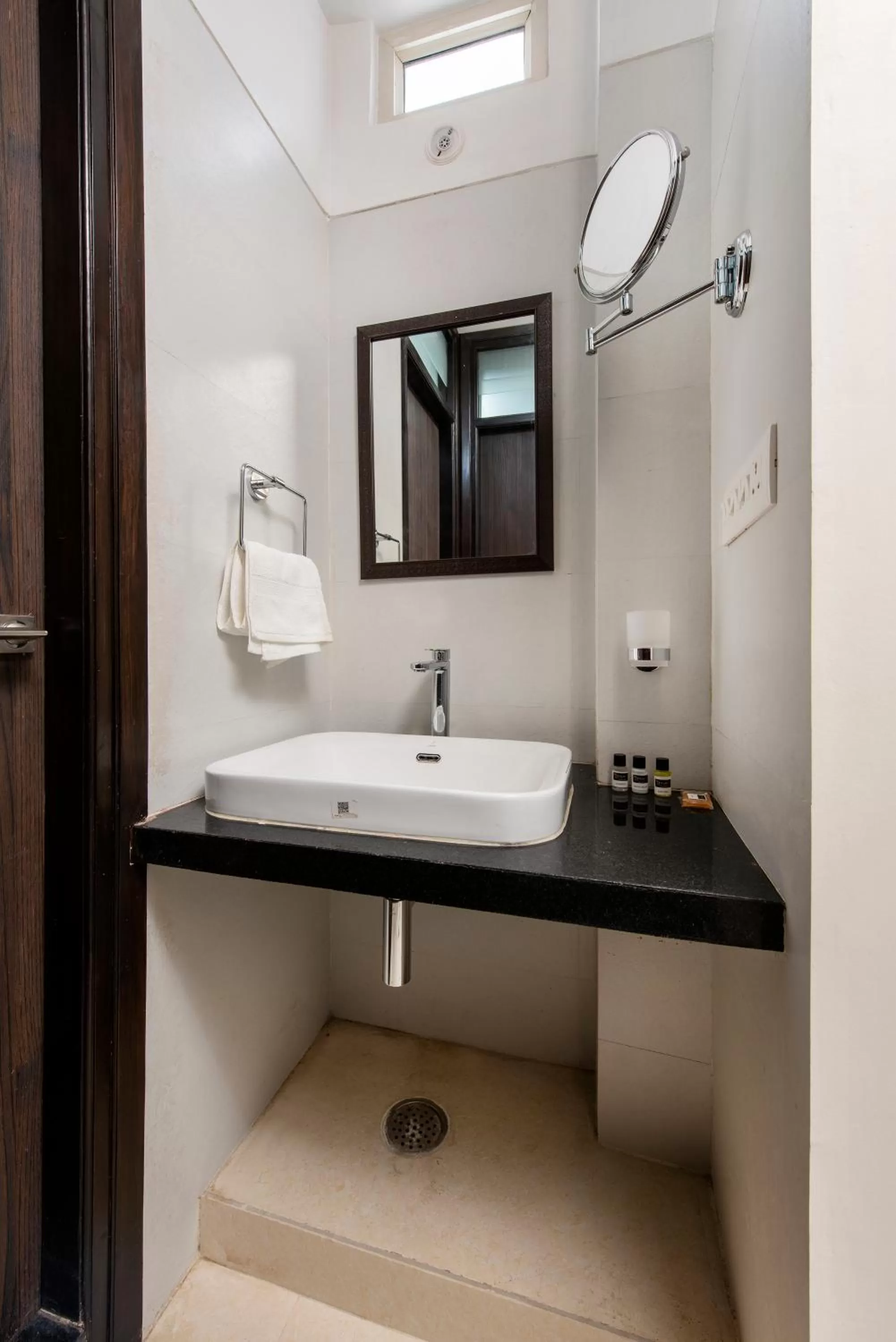 Bathroom in House of Backpackers