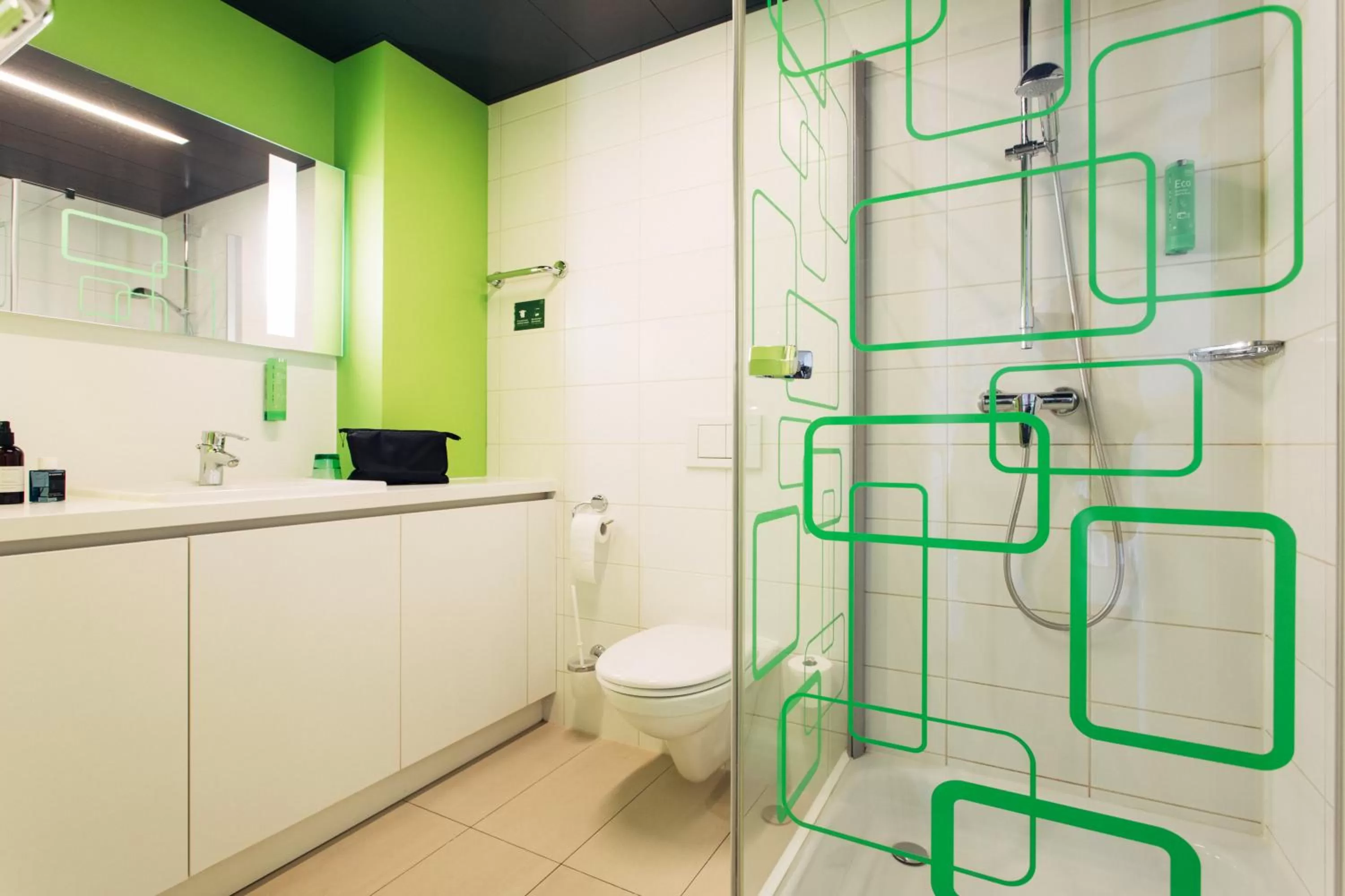 Shower in harry's home Linz-Urfahr hotel & apartments