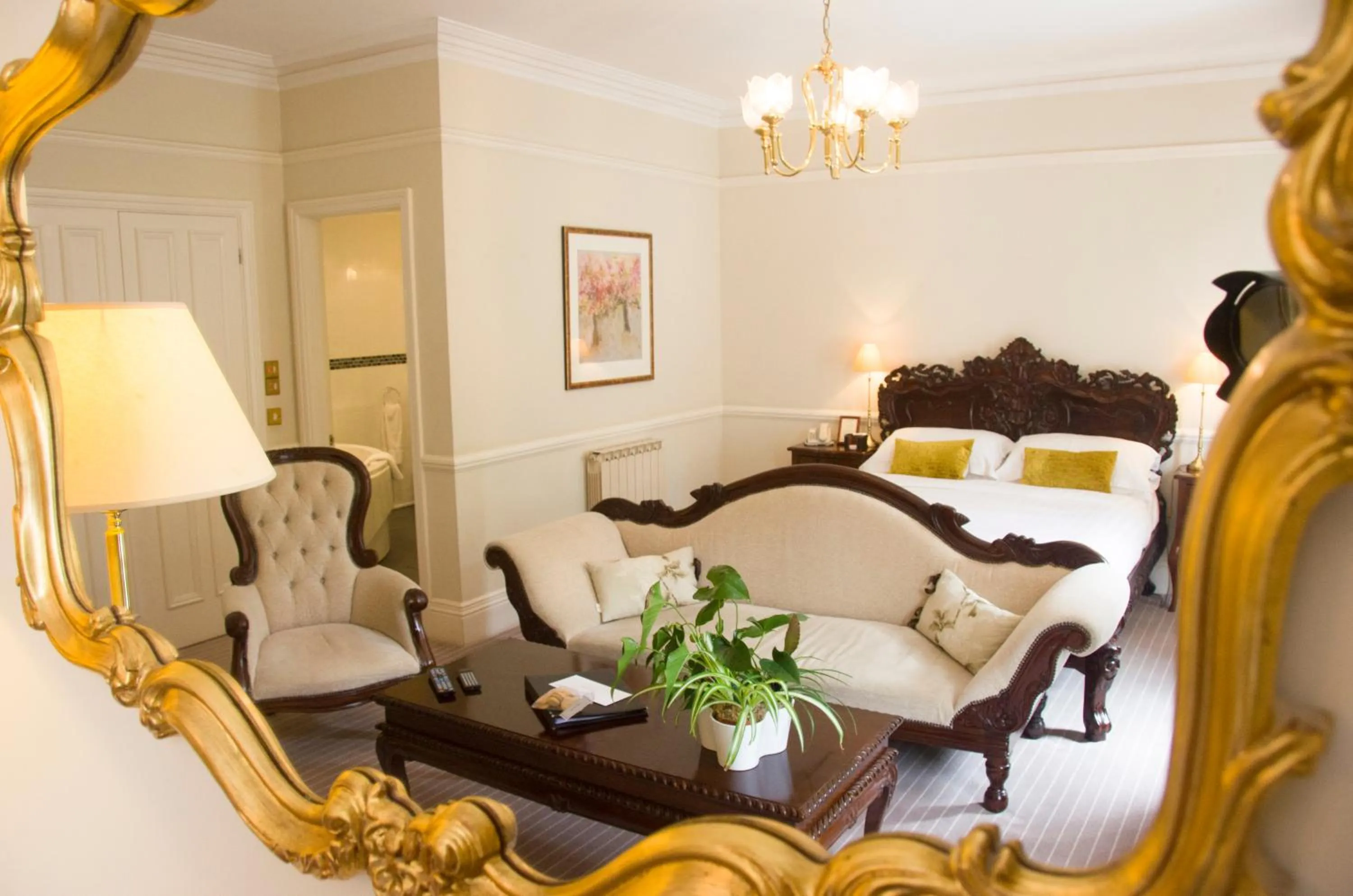 Bedroom, Bed in Chateau La Chaire