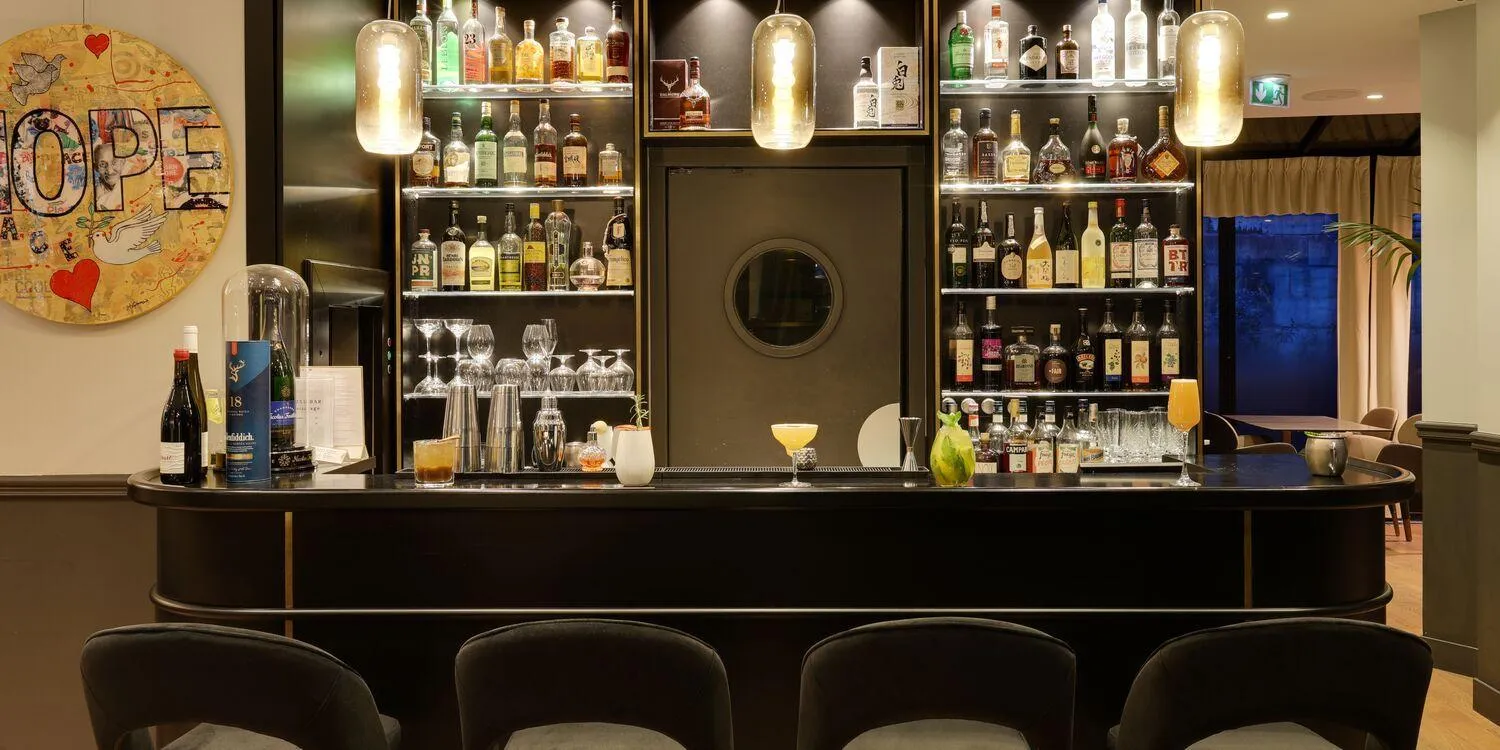 Lounge or bar in Hotel Lumen Paris Louvre