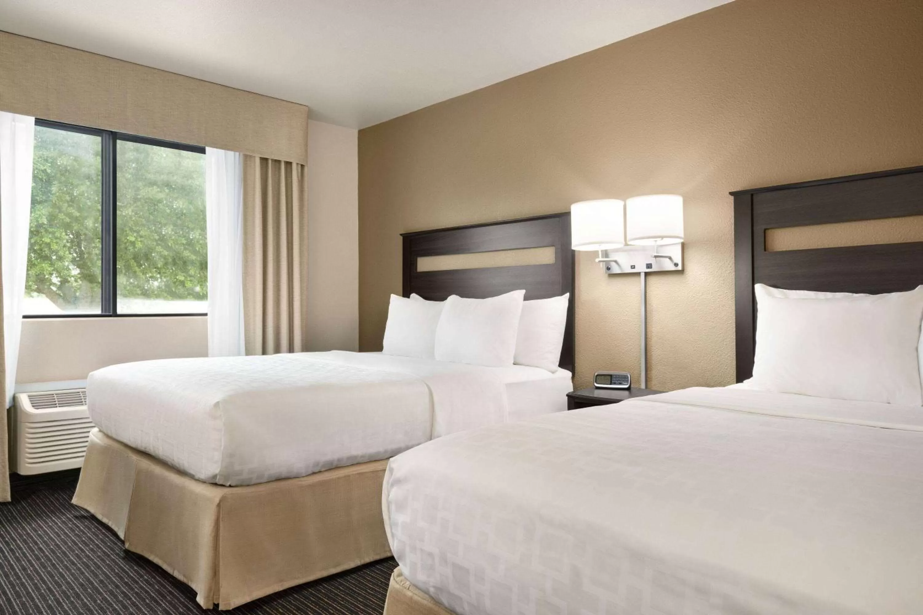 Photo of the whole room, Bed in Baymont by Wyndham Hearne