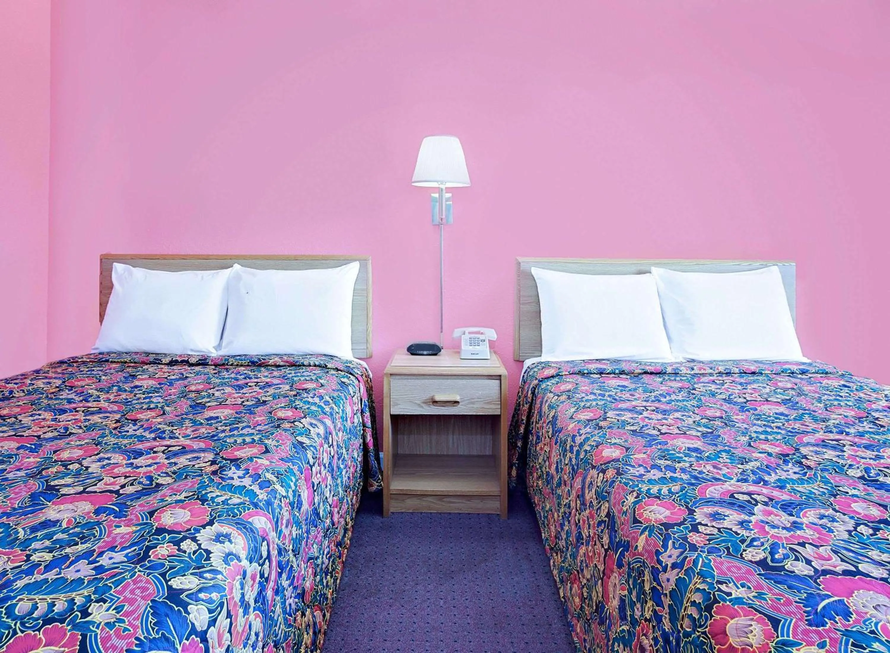 Photo of the whole room, Bed in Knights Inn Muskogee