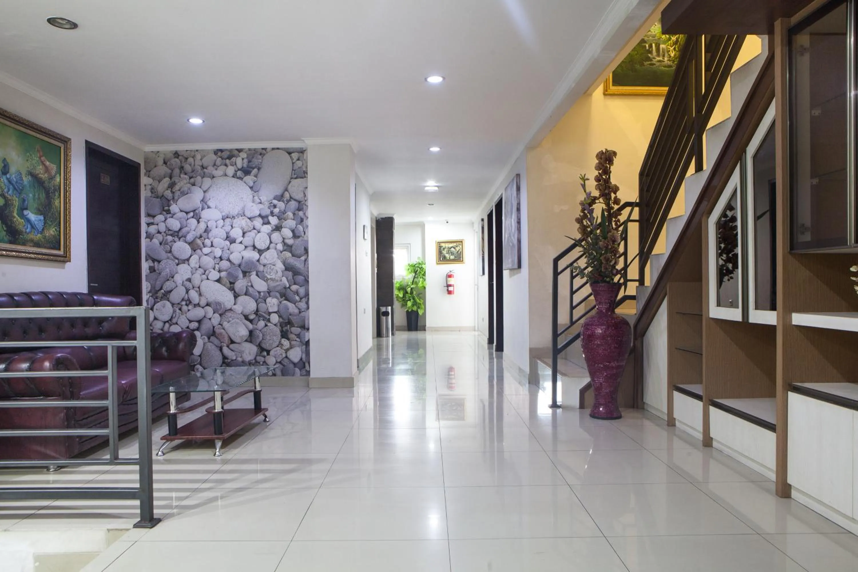 Lobby or reception in RedDoorz near Gedung Sate 2