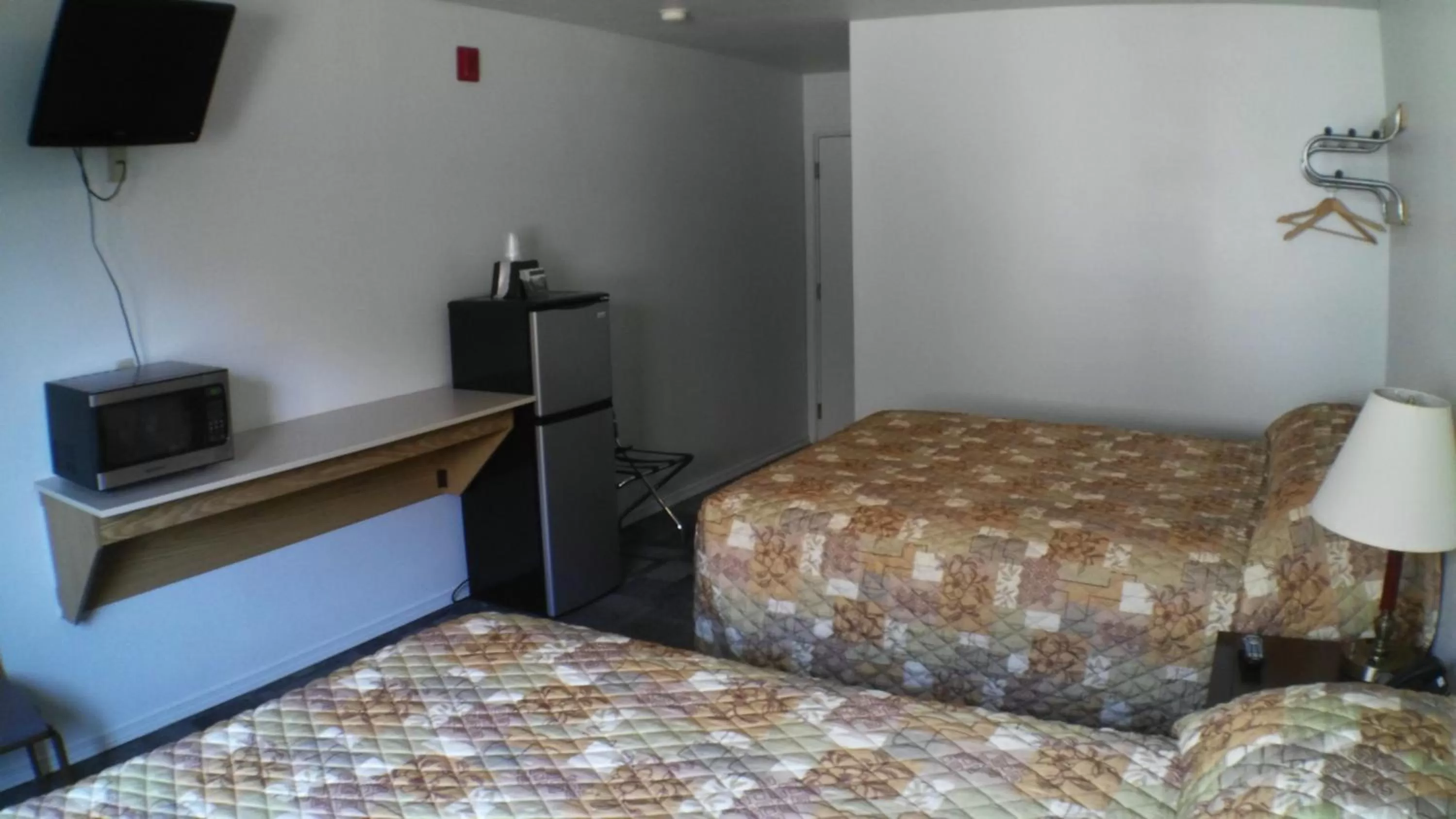 Photo of the whole room, Bed in Americas Best Value Inn