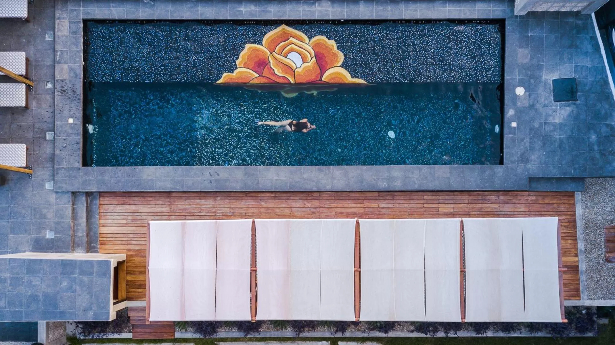 Patio in Cabane Container Boutique Hotel