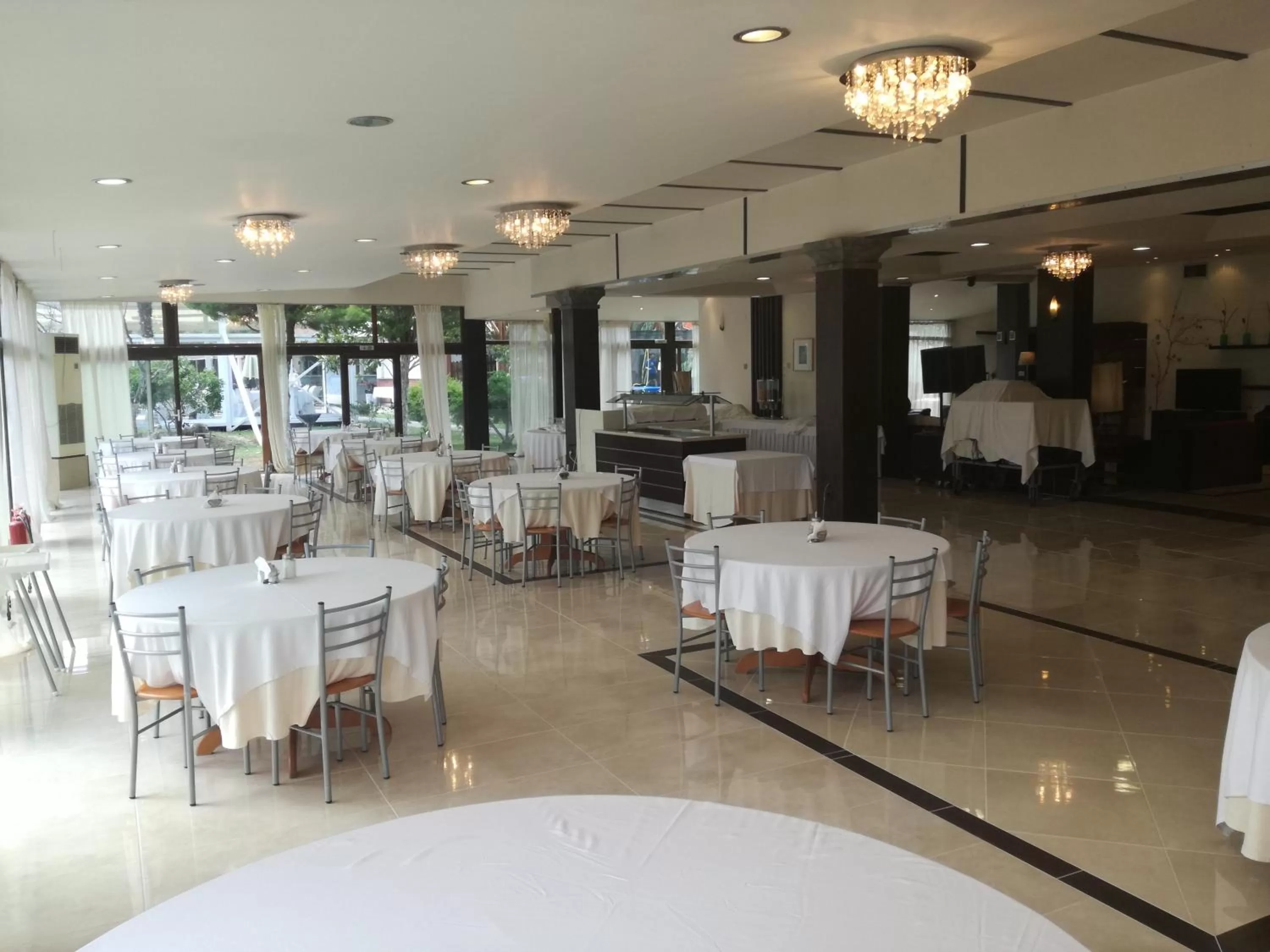 Restaurant/places to eat in Four Seasons Hotel