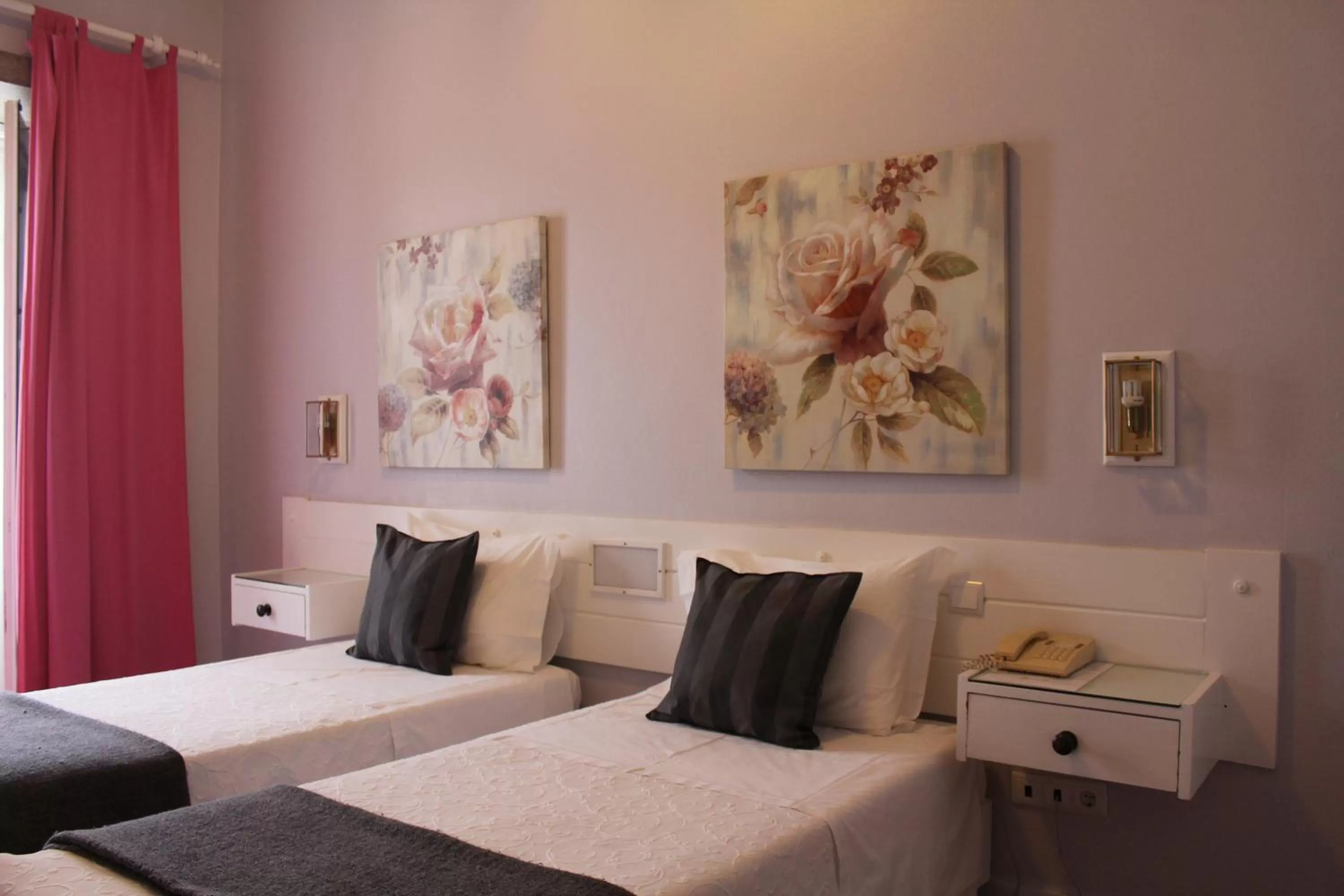 Bedroom, Bed in Hotel Jardim Viana do Castelo