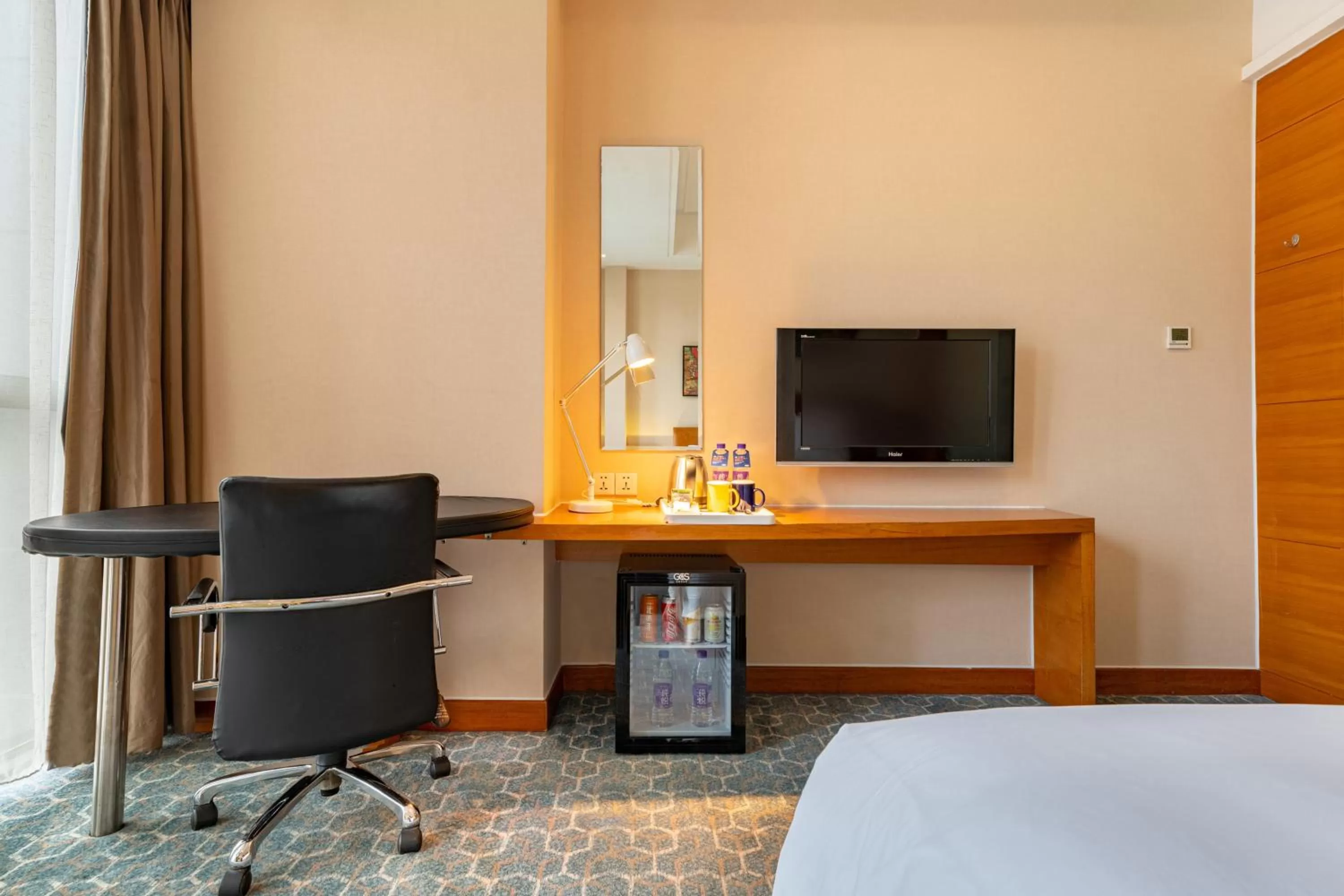 Photo of the whole room, Bed in Holiday Inn Express Beijing Huacai by IHG