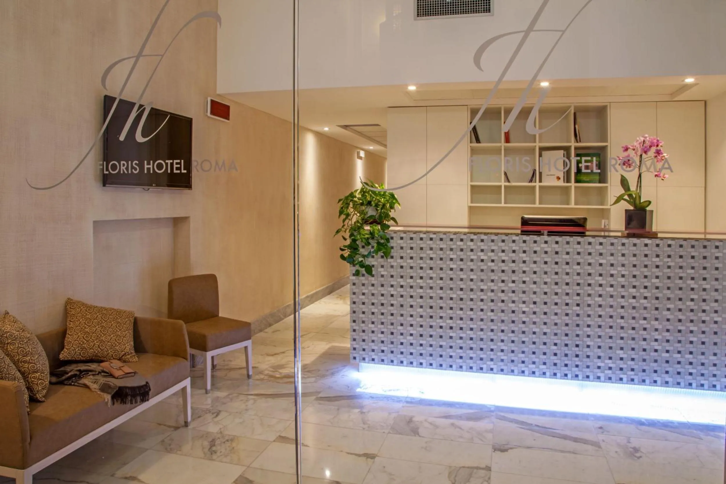 Lobby or reception in Floris Hotel