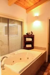 Hot Tub, Bathroom in Hale Hualalai