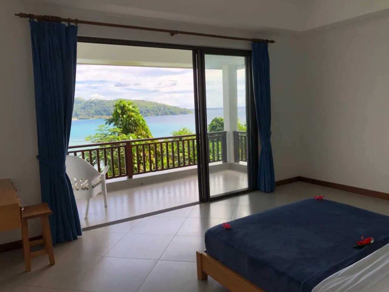 Balcony/Terrace, Bed in Sailfish Beach Villas