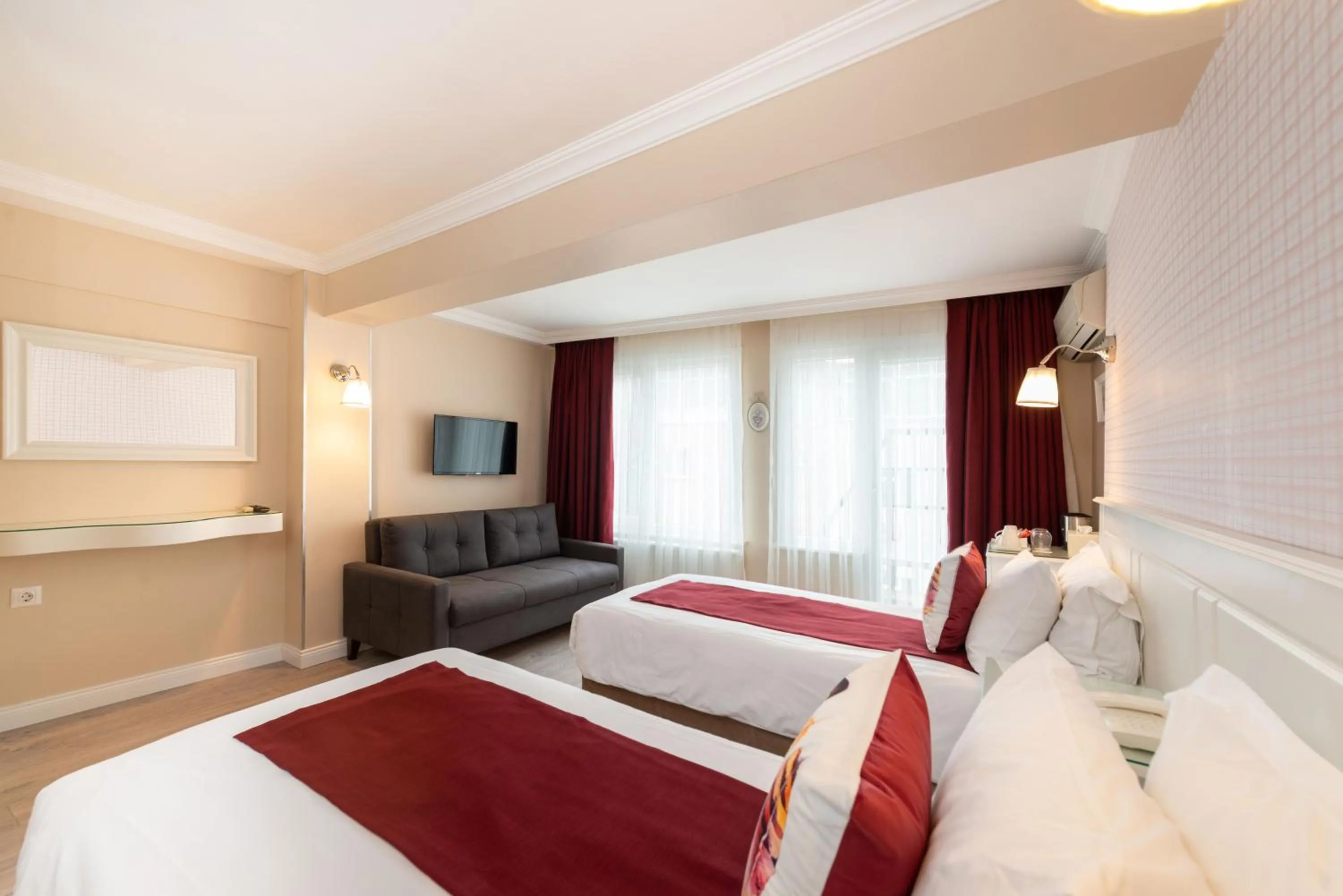 Superior Double or Twin Room with Sea View in Mr. Bird Hotel