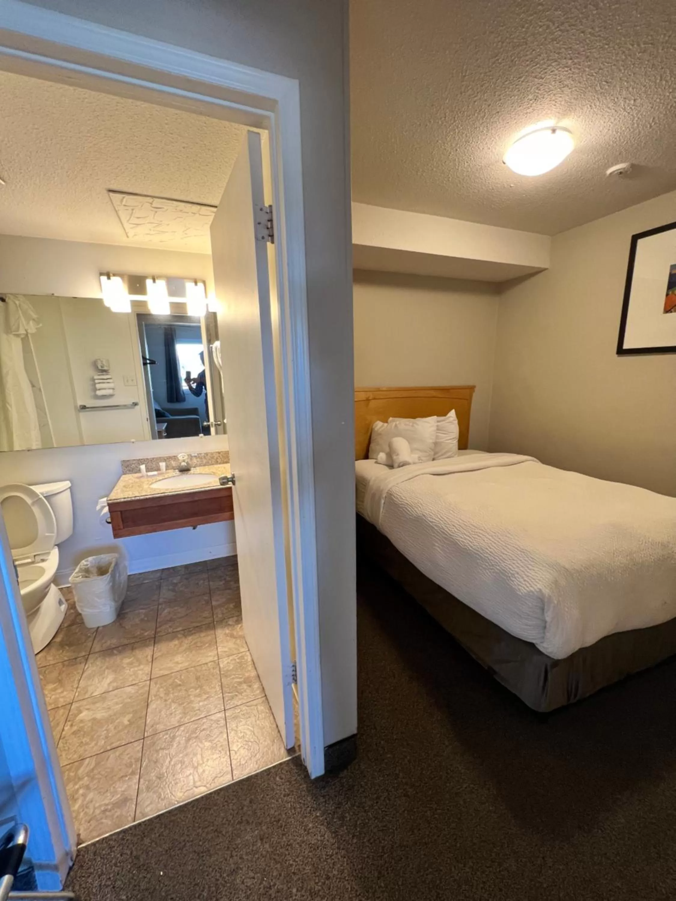 Bedroom in Thriftlodge Saskatoon