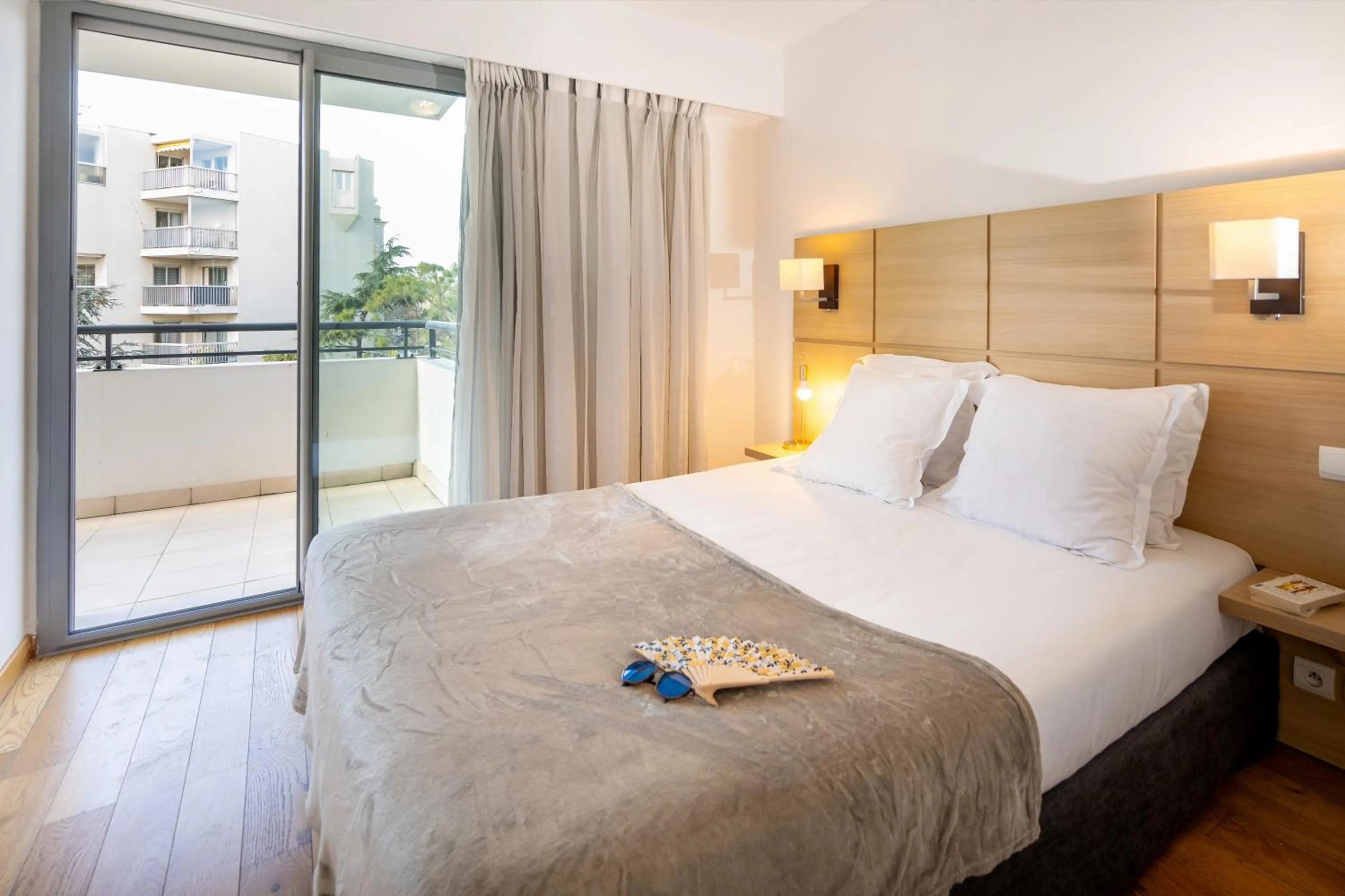 Bedroom, Bed in Nemea Appart Hotel Le Lido Cagnes sur Mer