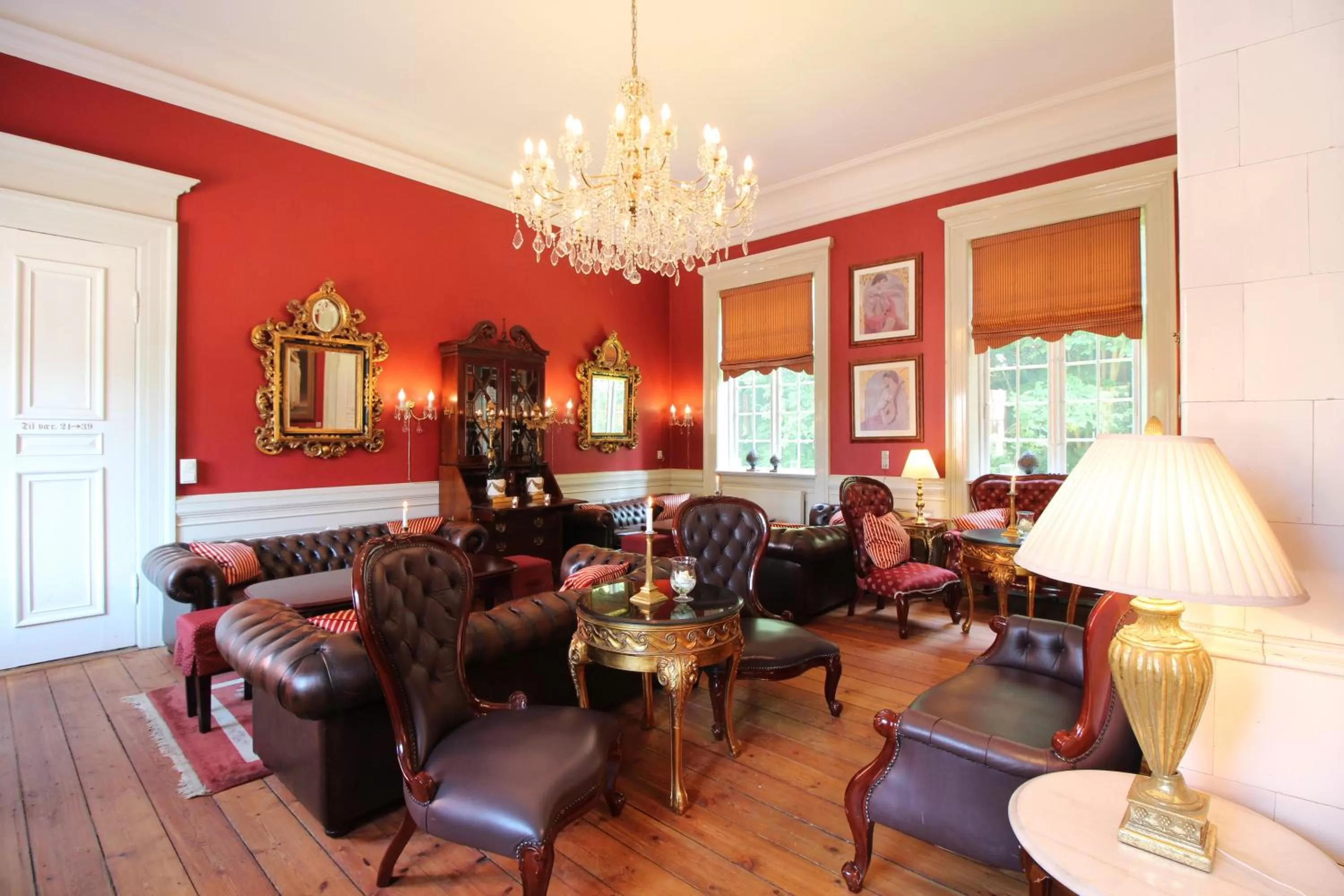 Communal lounge/ TV room in Sophiendal Manor