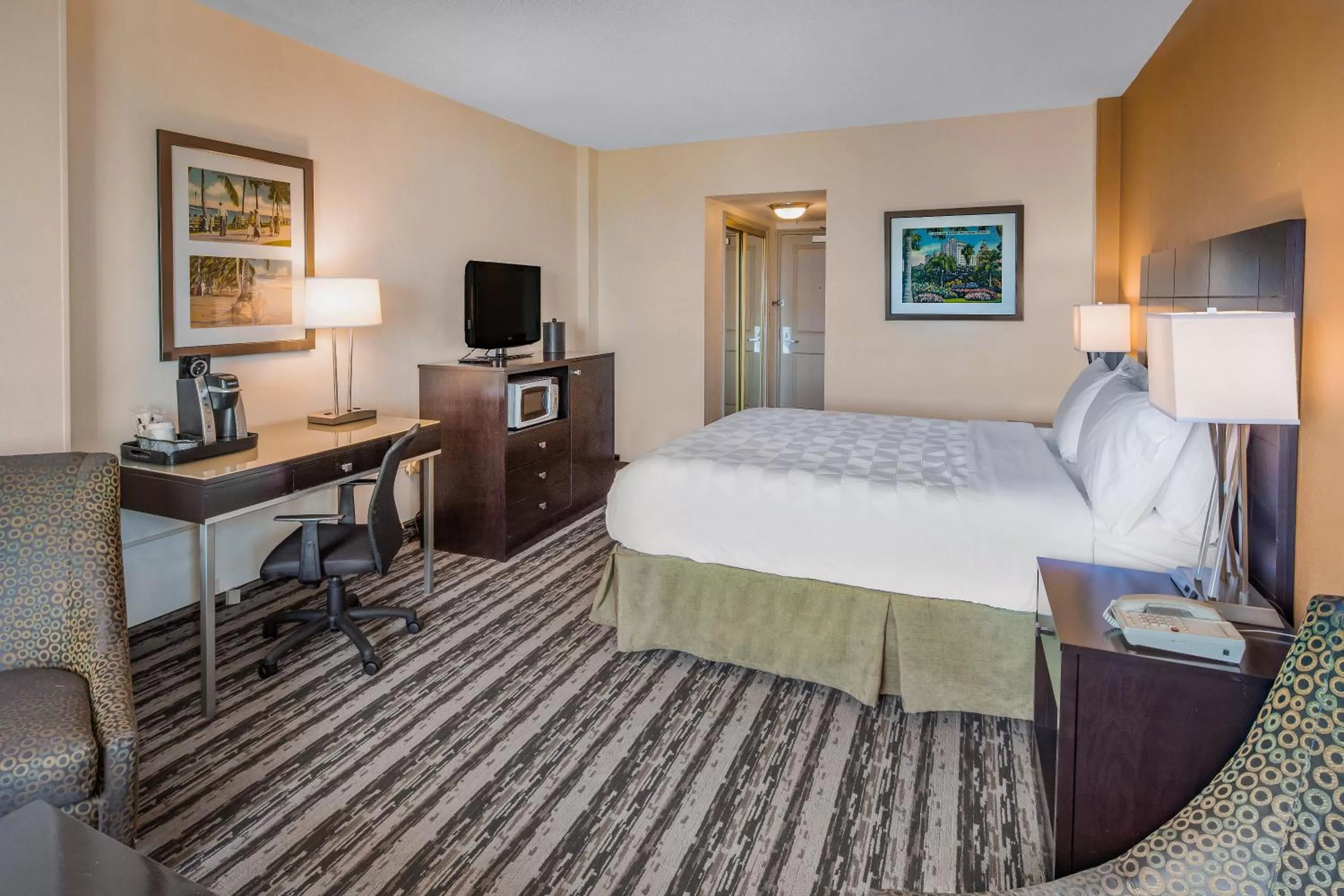Photo of the whole room, Bed in Holiday Inn Hotel Port of Miami-Downtown by IHG