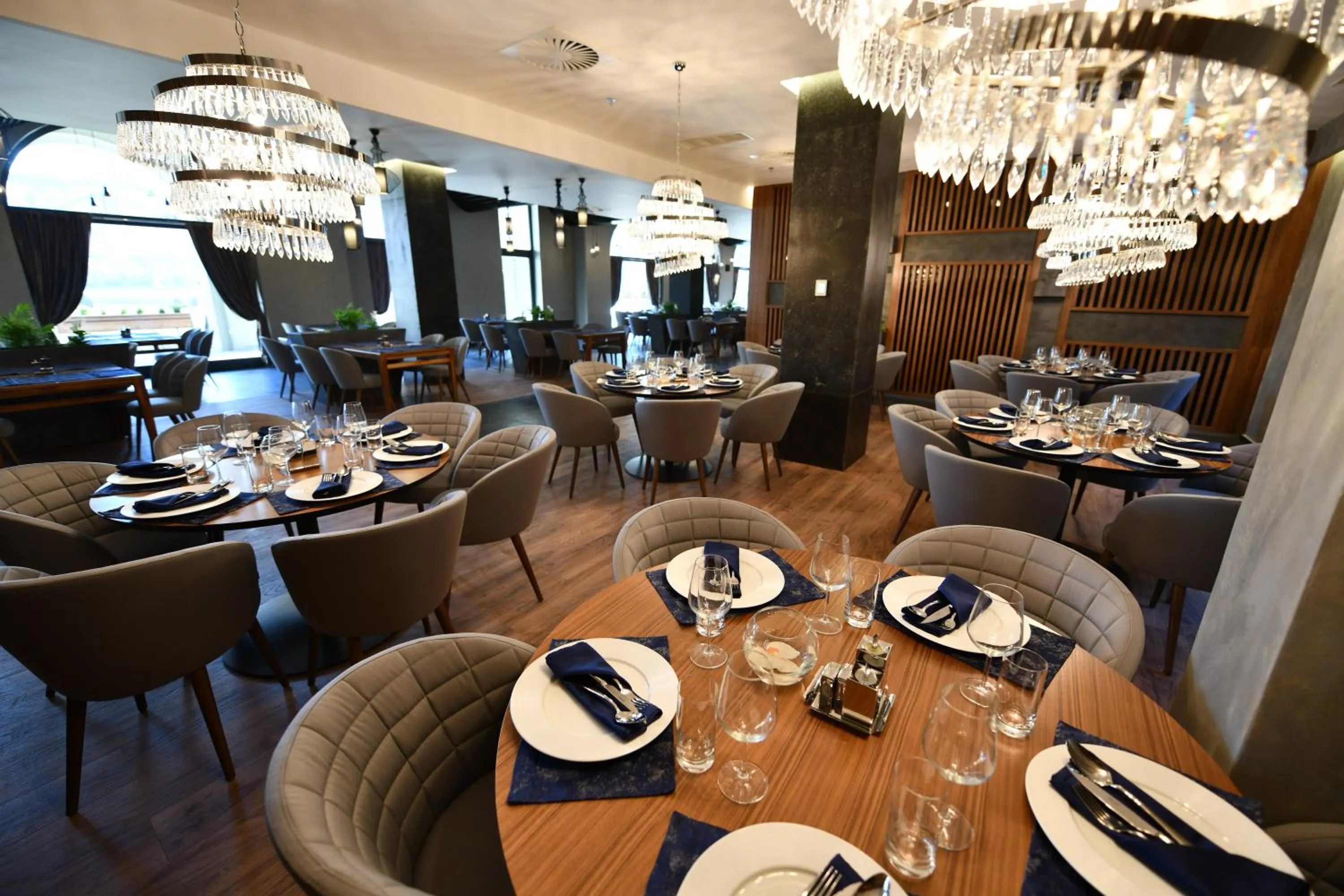 Restaurant/places to eat in Hotel Austria & Bosna