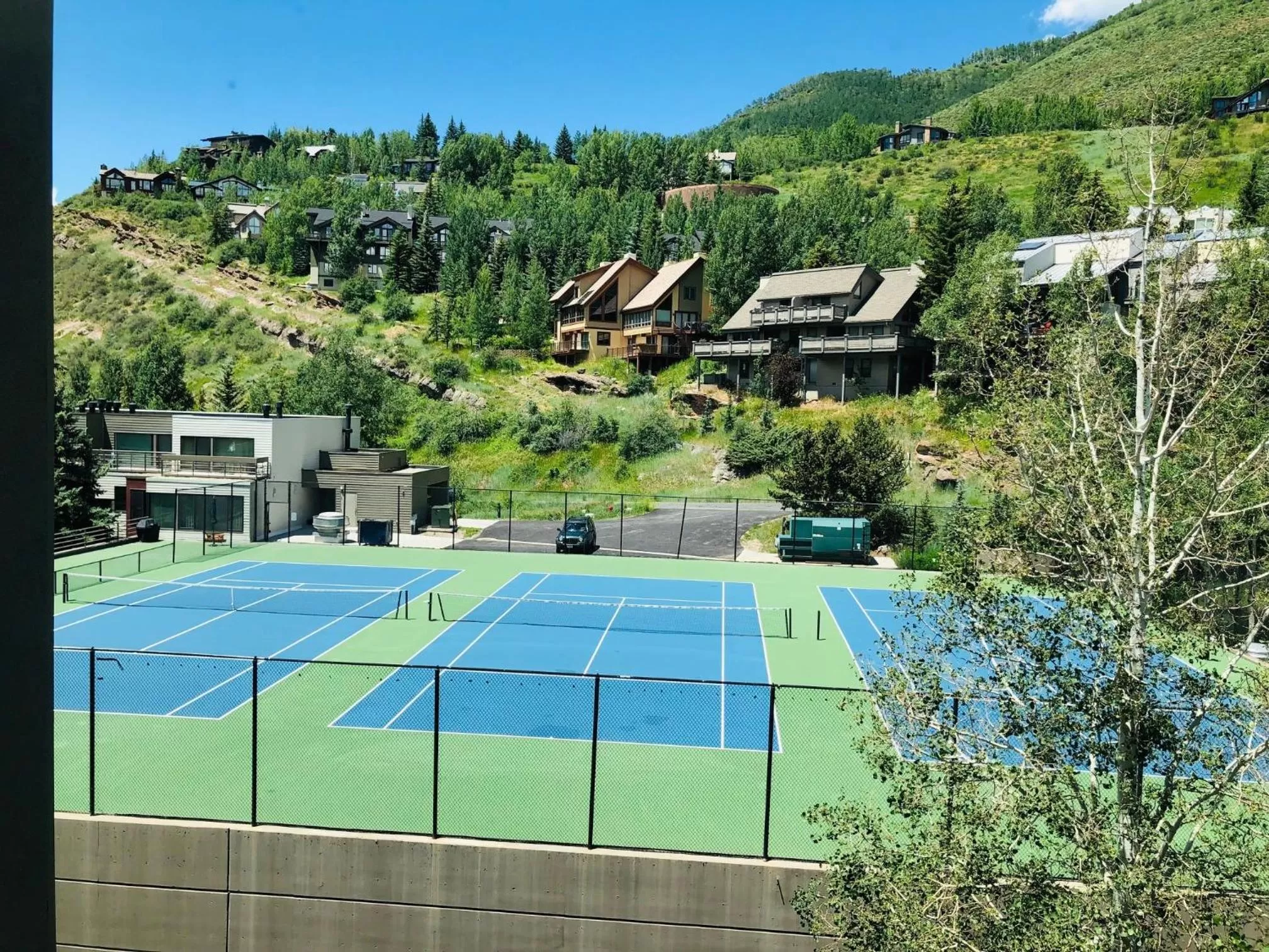 Tennis court in Simba Run Vail Condominiums