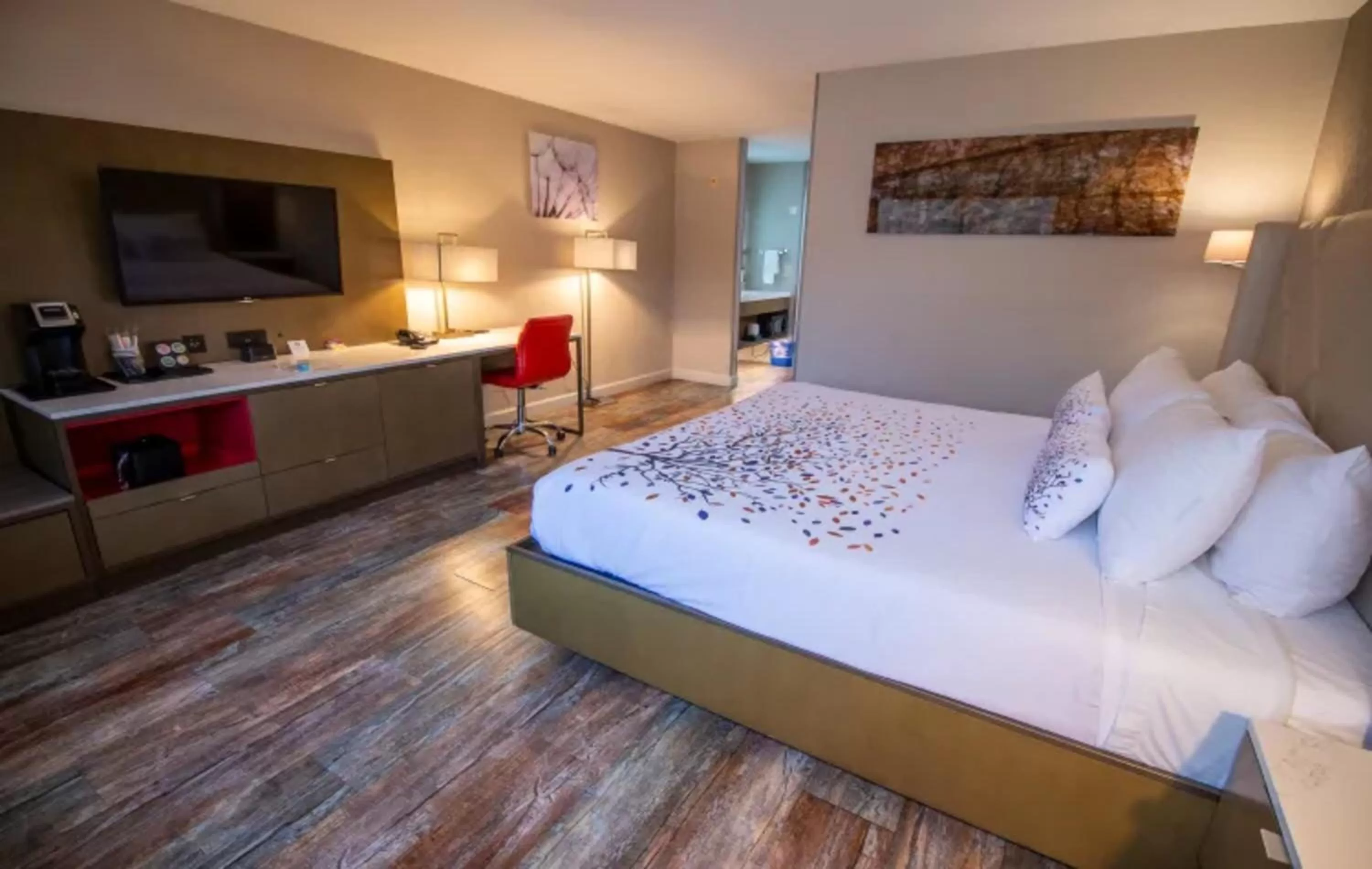 Bed in Empeiria High Sierra Hotel