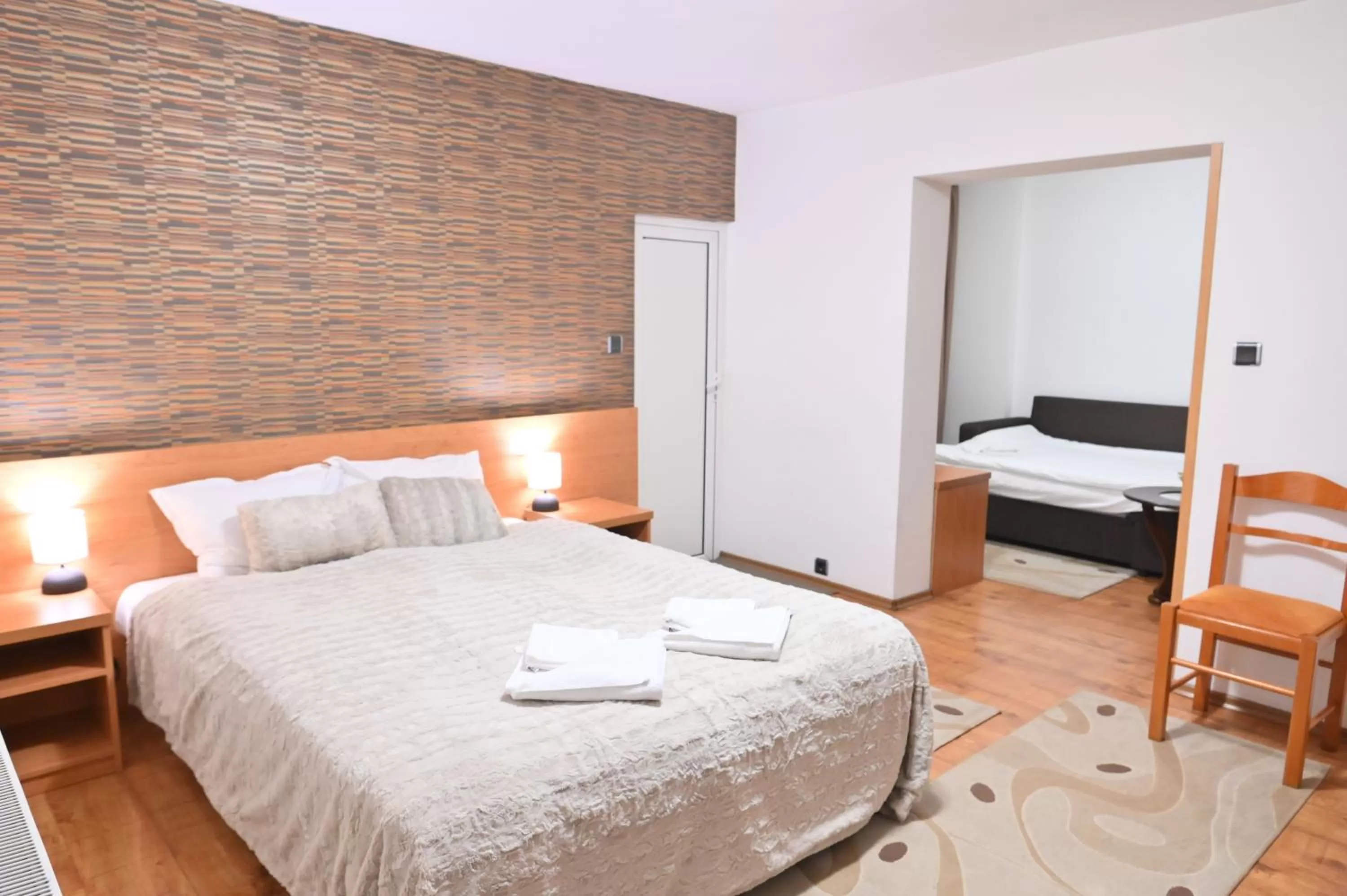 Animals, Bed in Hotel Rothmans-Breakfast - Free parking - Lobby