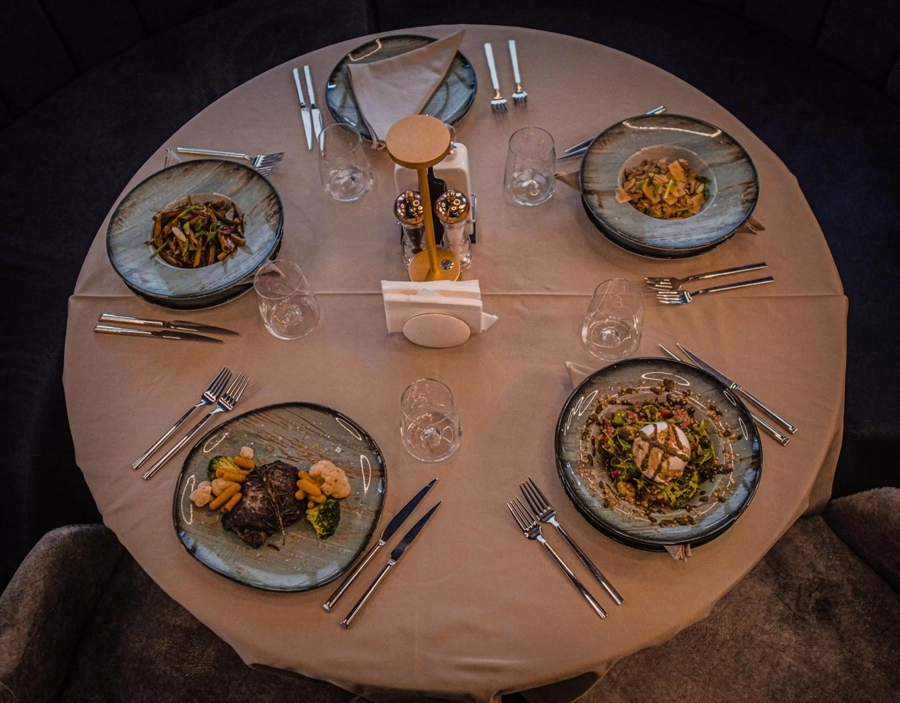 Restaurant/places to eat in Hotel NIKS